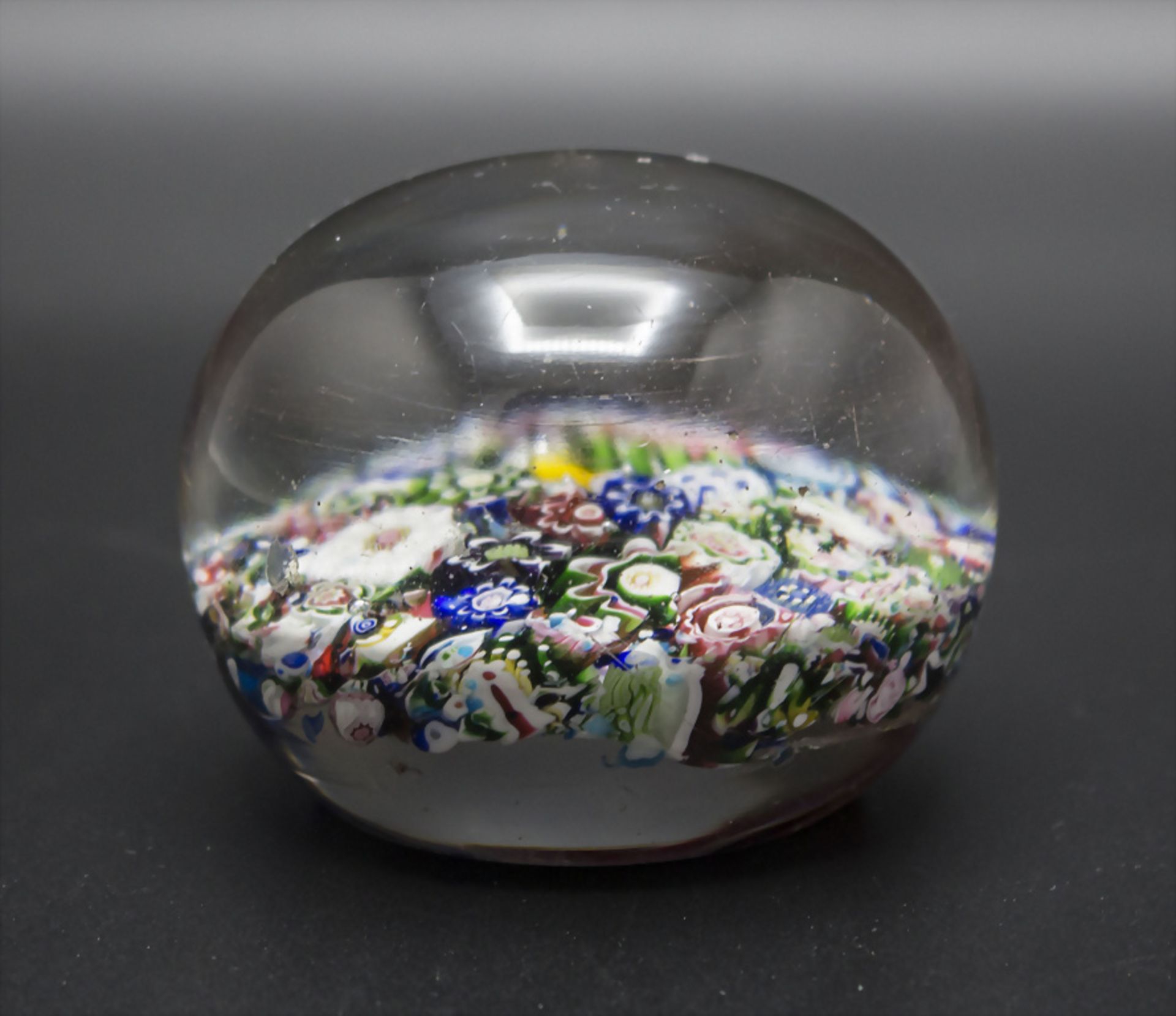 Briefbeschwerer / An end-of-day scrambled Millefiori paperweight, Clichy, 19. Jh. - Image 2 of 3