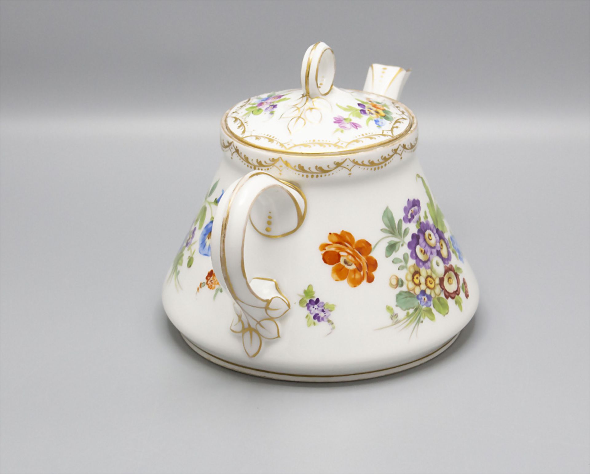 Teekanne mit Blumenmalerei / A tea pot with painted flowers, Karl Richard Klemm, Dresden, 20. Jh. - Bild 3 aus 5