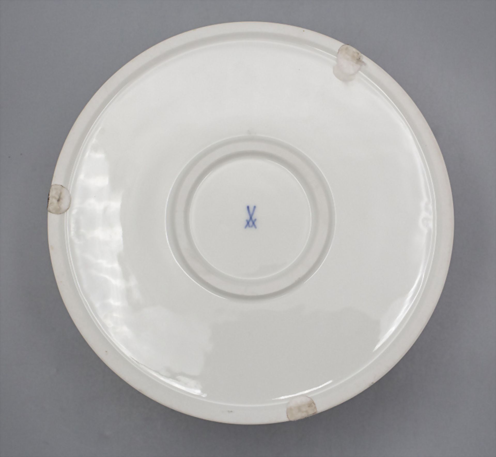 Porzellan Stövchen mit kleinem Topf / A porcelain tea warmer with a mall pan, Meissen, 20. Jh. - Bild 3 aus 4