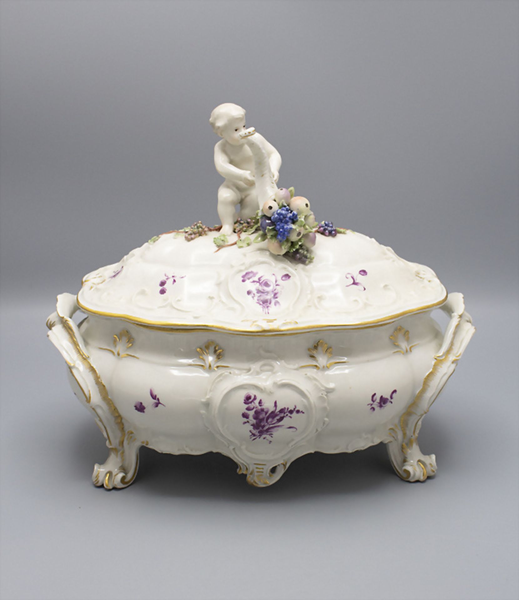 Porzellan Deckelterrine / A lidded porcelaine tureen, Ludwigsburg, um 1765