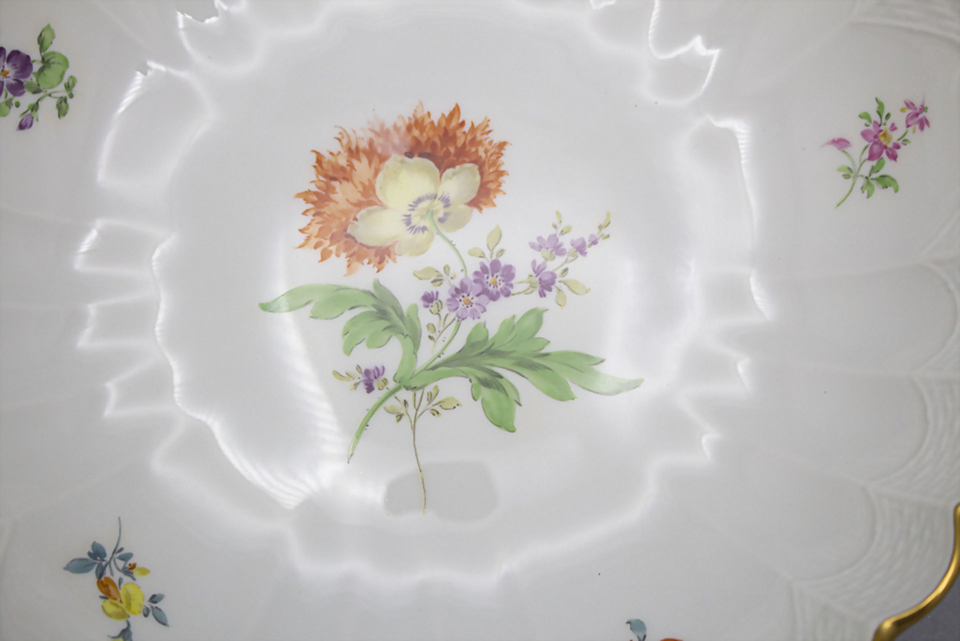 Schale mit Blumendekor / A bowl with flowers, Meissen, 20. Jh. - Image 2 of 4