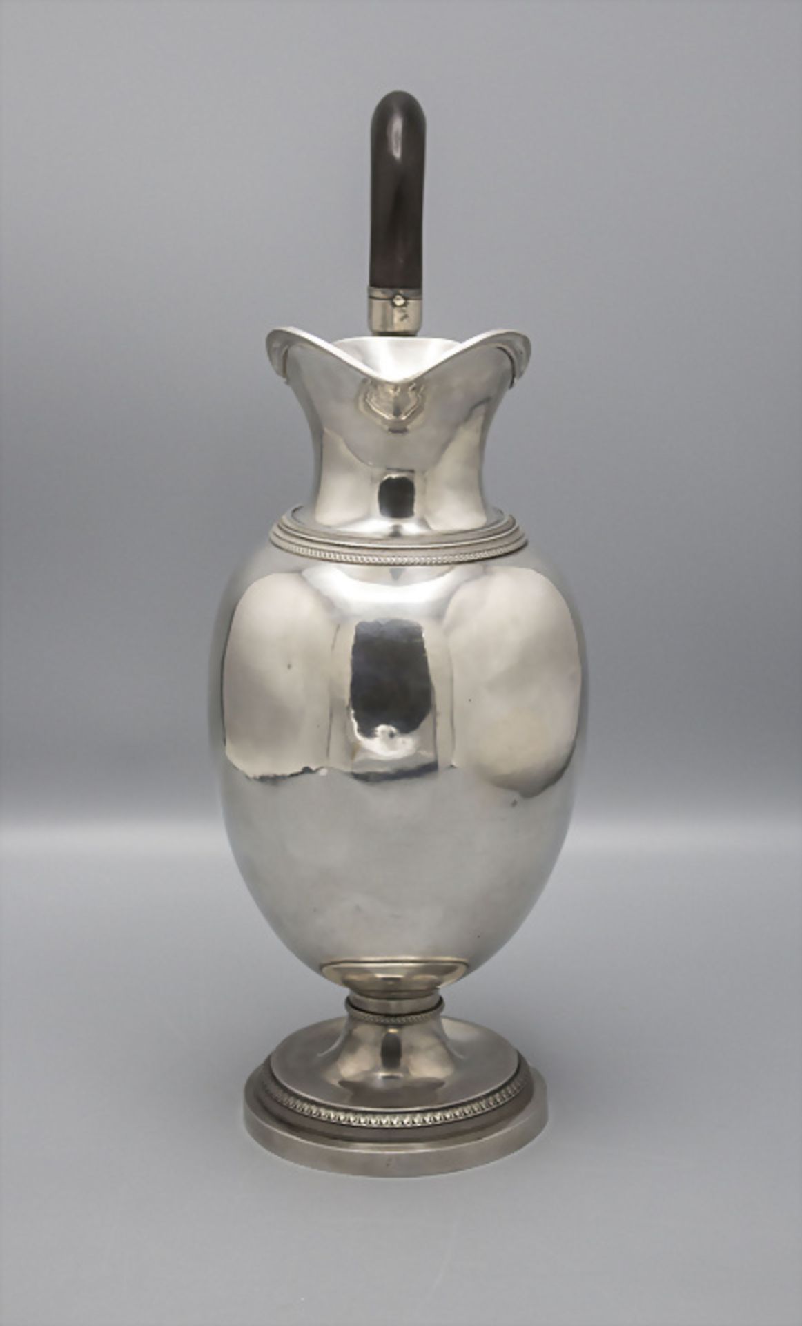 Großer Wasserkrug / A large silver jug, Frankreich, 18. Jh. - Bild 2 aus 5