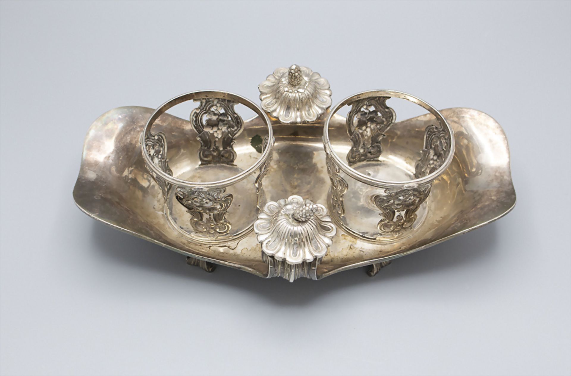 Rokoko-Menage / A silver Rococo cruet stand, Alexis Micalef, Paris, 1771-1772 - Bild 2 aus 5