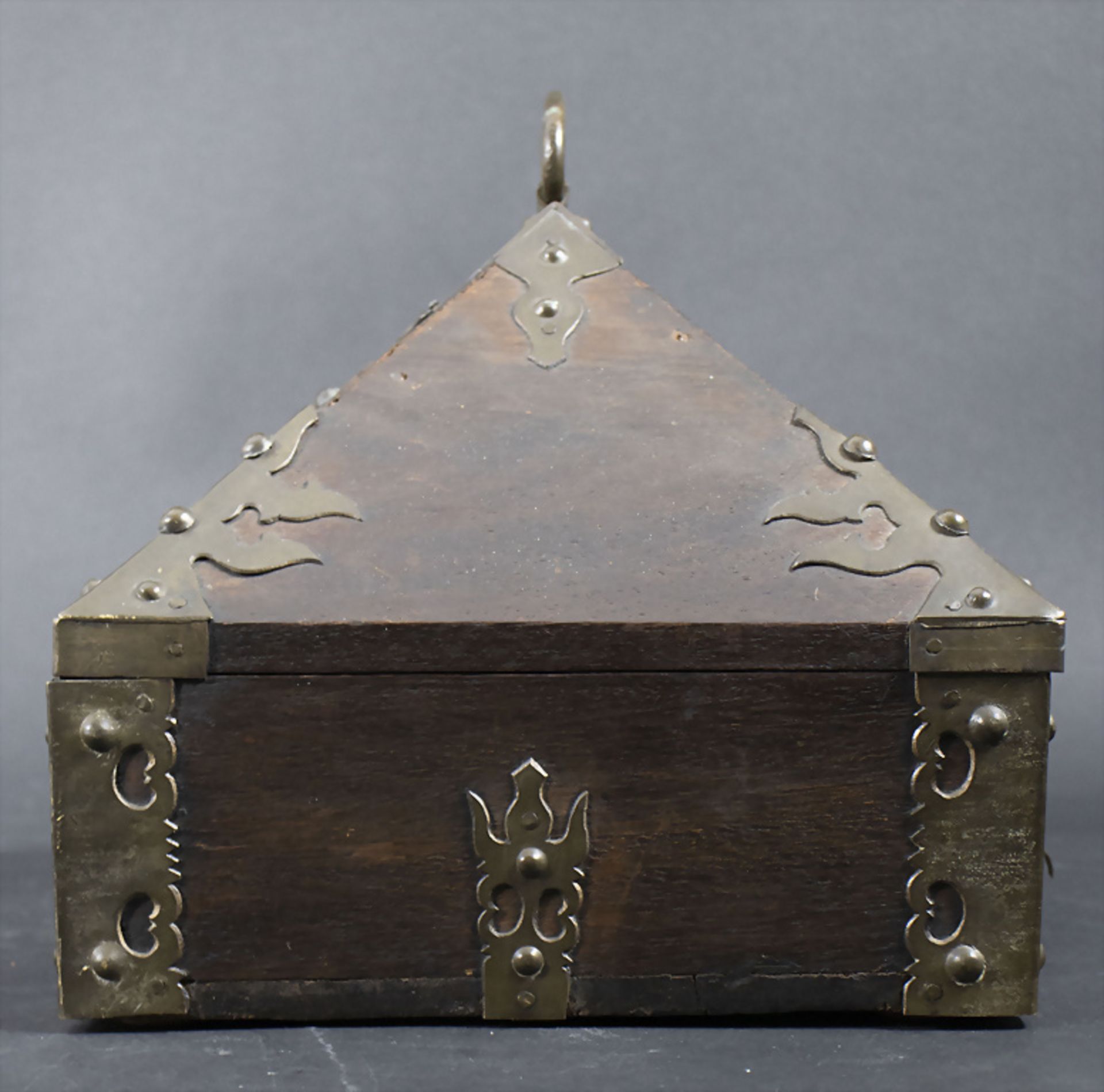 Holzschatulle mit Messingbeschlägen / A wooden casket with brass fittings, Frankreich, 19. Jh. - Bild 8 aus 9