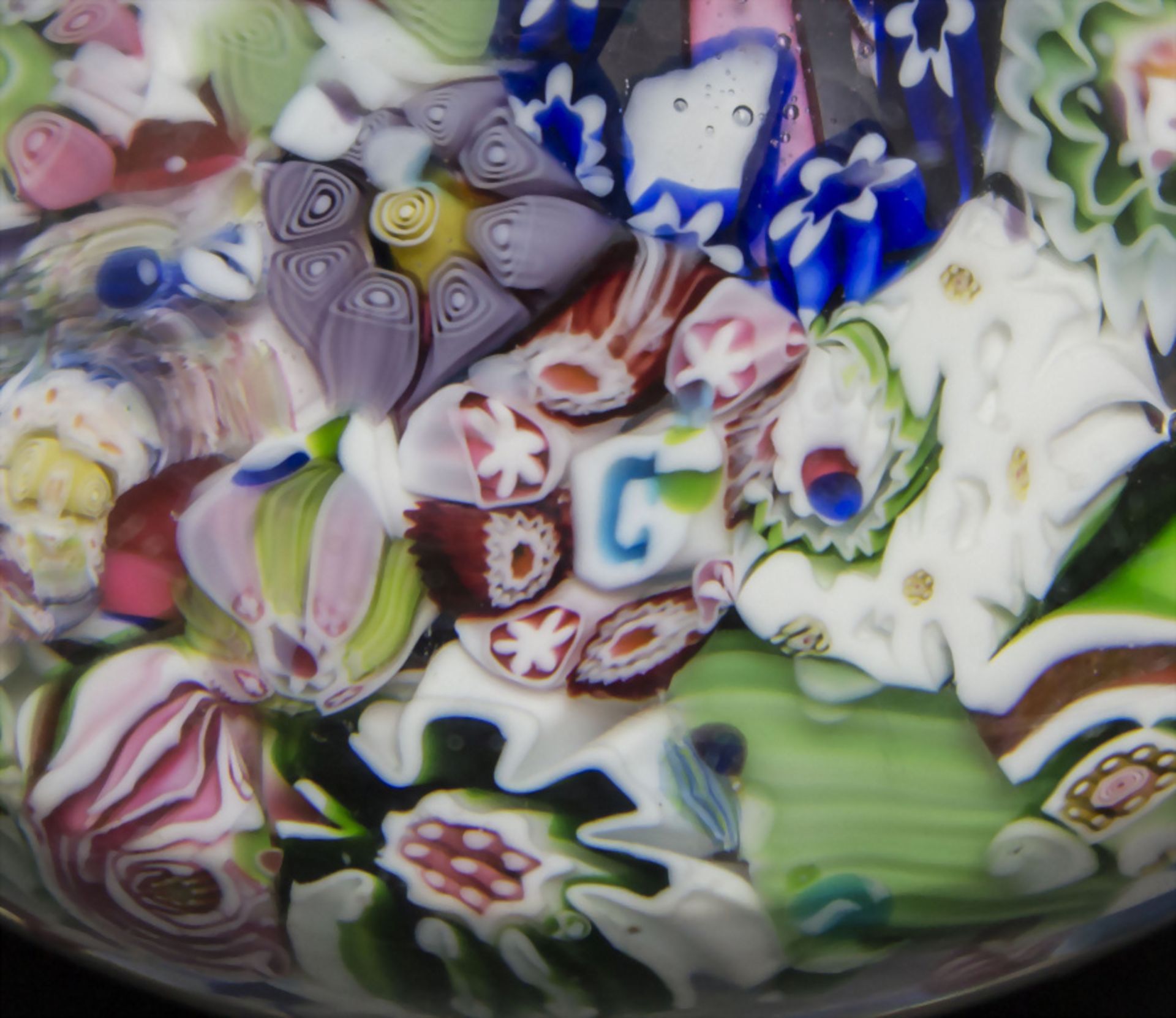 Briefbeschwerer / An end-of-day scrambled Millefiori paperweight, Clichy, 19. Jh. - Image 4 of 4