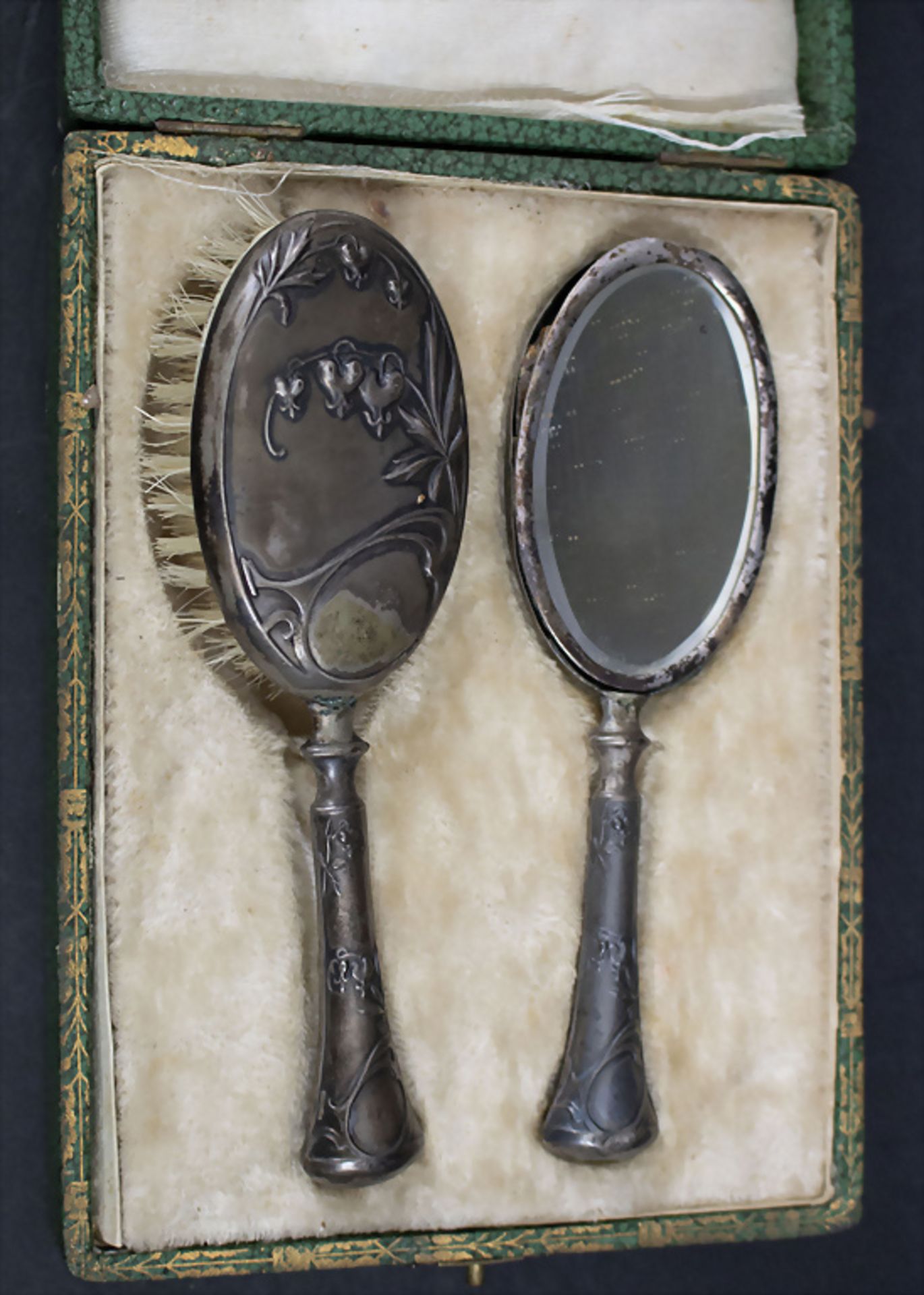 Puppen Jugendstil Handspiegel und Haarbürste im Etui / A doll's Art Nouveau silver mirror and ... - Image 2 of 2