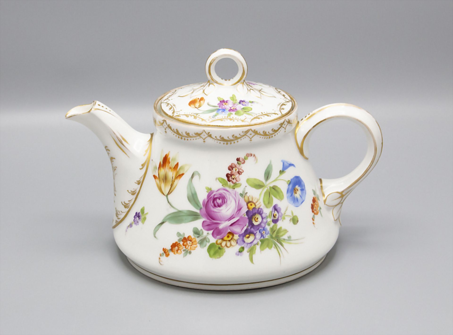 Teekanne mit Blumenmalerei / A tea pot with painted flowers, Karl Richard Klemm, Dresden, 20. Jh.