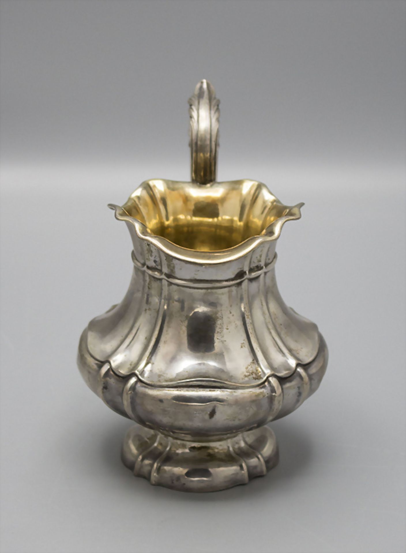 Biedermeier Sahnegießer / A silver cream jug, um 1840/50 - Bild 2 aus 5