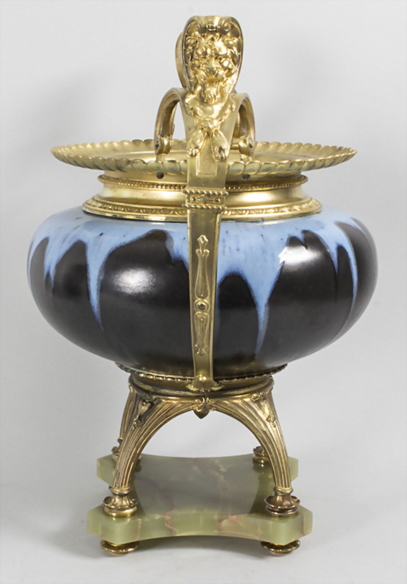 Prunkvase mit Bronzemontur / A splendid vase with bronze mount, um 1900 - Bild 2 aus 6