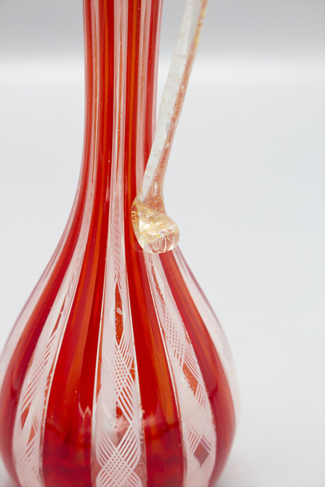 Henkelvase / A glass vase with handle, Murano, Aureljano & Toso, 1. Hälfte 20. Jh. - Bild 5 aus 5