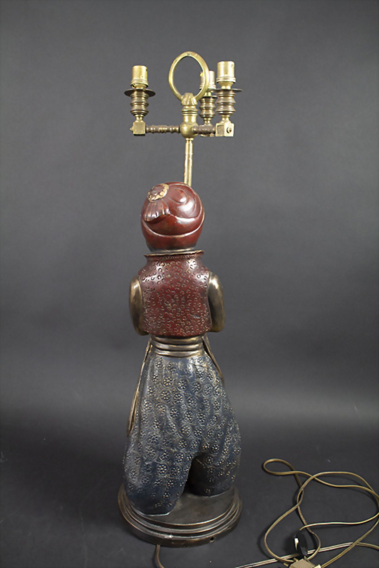 Figürliche Lampe mit Bronzefigur eines orientalischen Jungen / A figural lamp with the bronze ... - Bild 5 aus 6