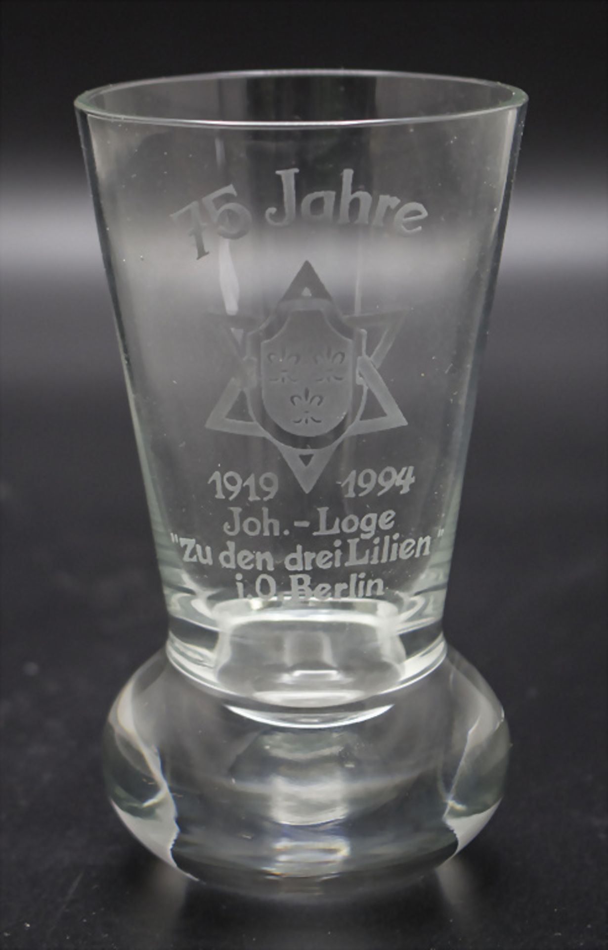 Logenglas der Johannis Loge zu den drei Lilien, deutsch, Ende 20. Jh.