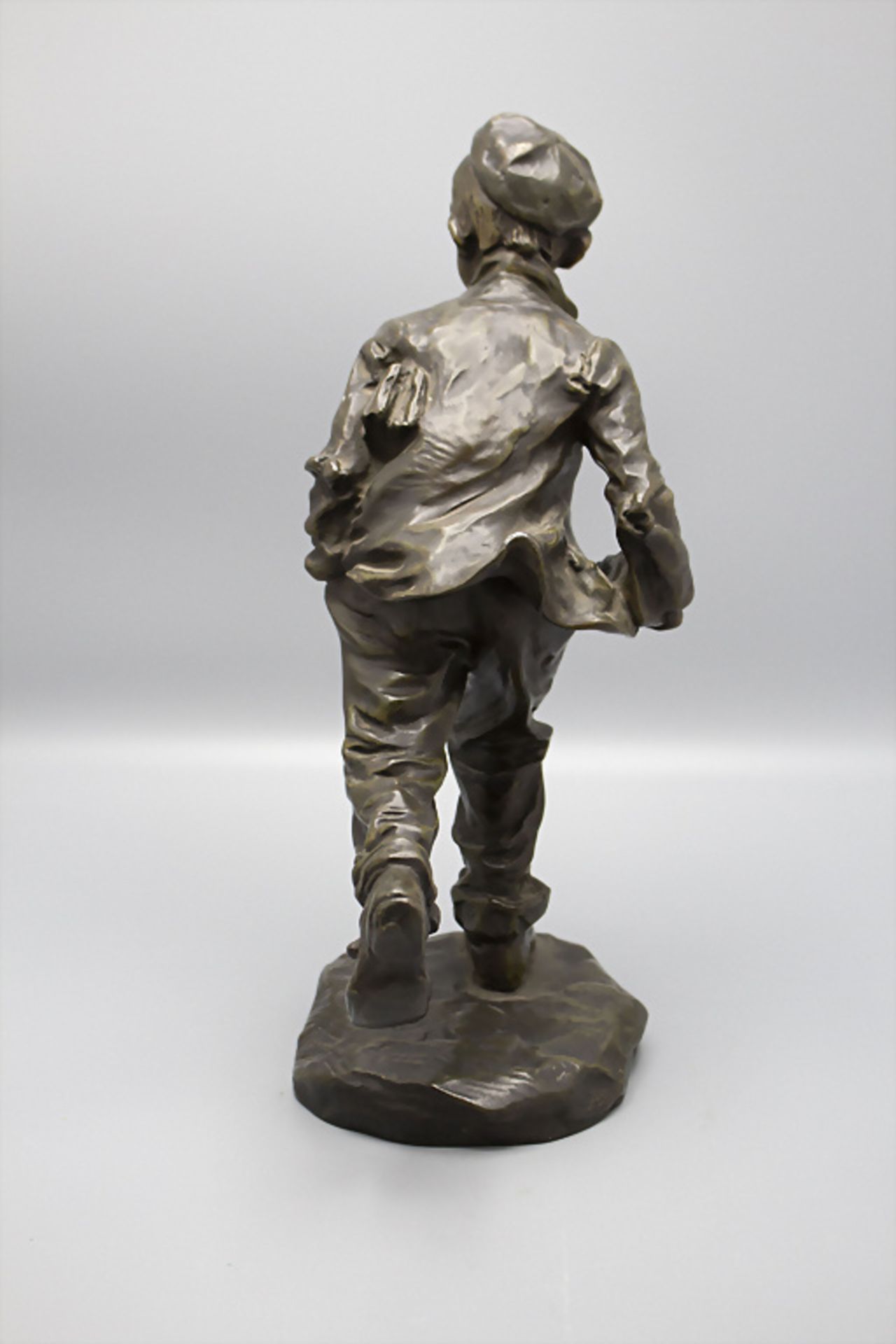 Bronzeplastik 'Laufender Knabe' / A bronze sculpture 'Running boy', Frankreich, um 1920 - Image 4 of 8