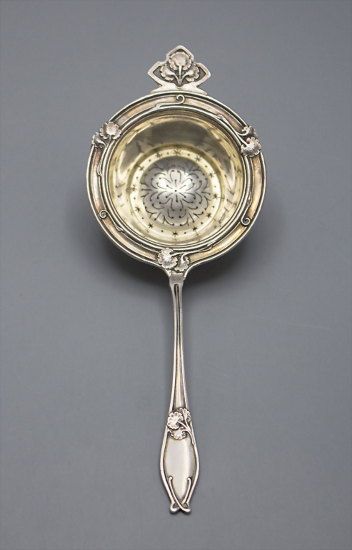 Teesieb / A silver tea strainer, Frankreich, um 1900