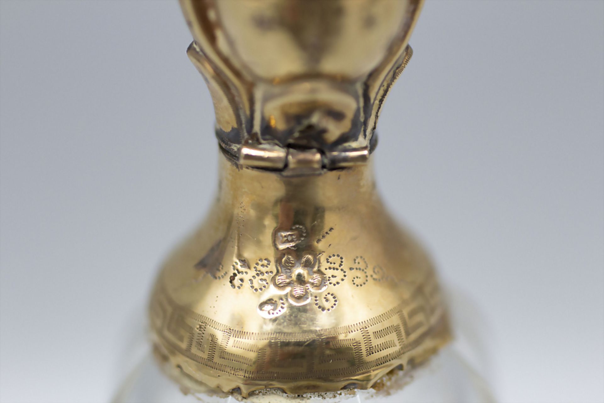 Glasfllakon mit Goldmonturen / A glass perfume bottle with assemblings of gold, Niederlande, ... - Bild 3 aus 4