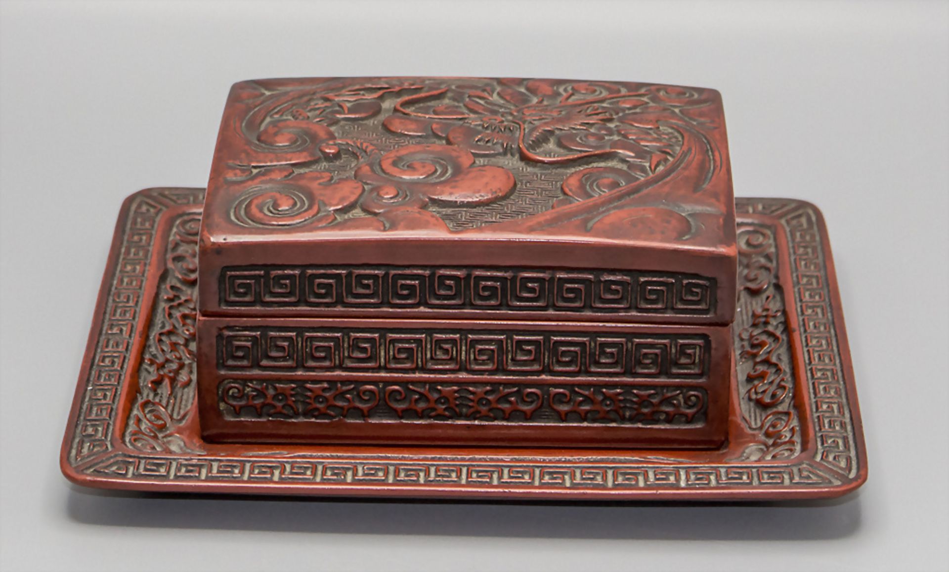 Lackdose mit Tablett / A lacquer box with tray, China, 19. Jh.