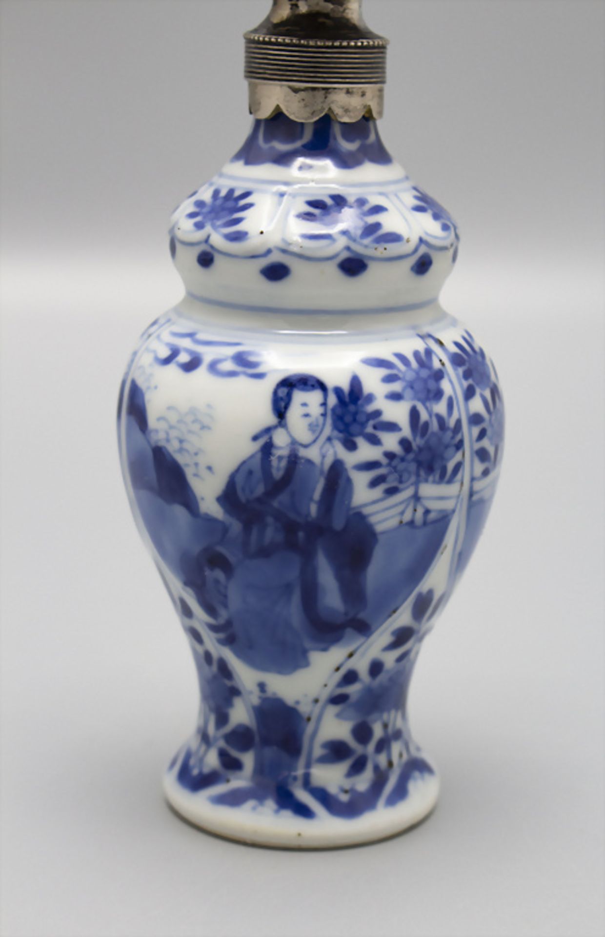 Porzellan Flakon mit Silbermontur / A porcelain perfume bottle, China, 19. Jh. - Bild 4 aus 9