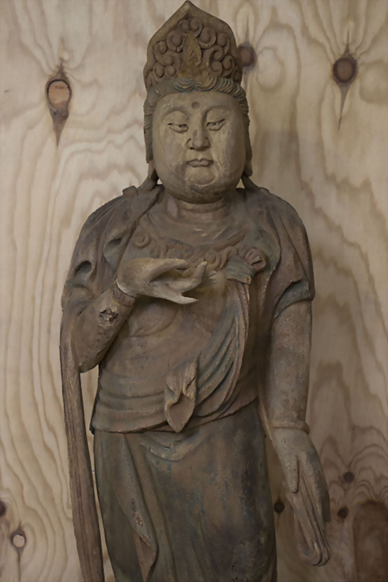 Skulptur des Bodhisattva auf einem Lotossockel stehend, China, wohl 18./19. Jh. - Image 2 of 5