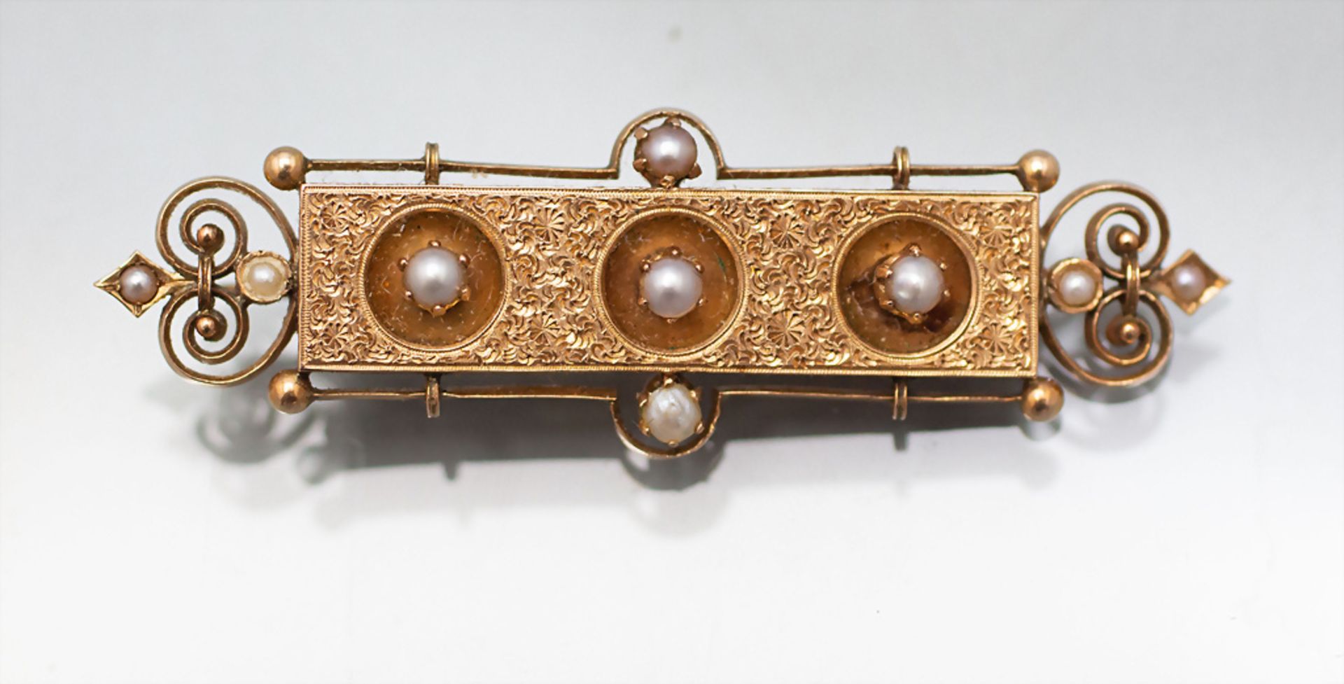 Brosche mit Saatperlen / A 14 ct gold brooch with pearls