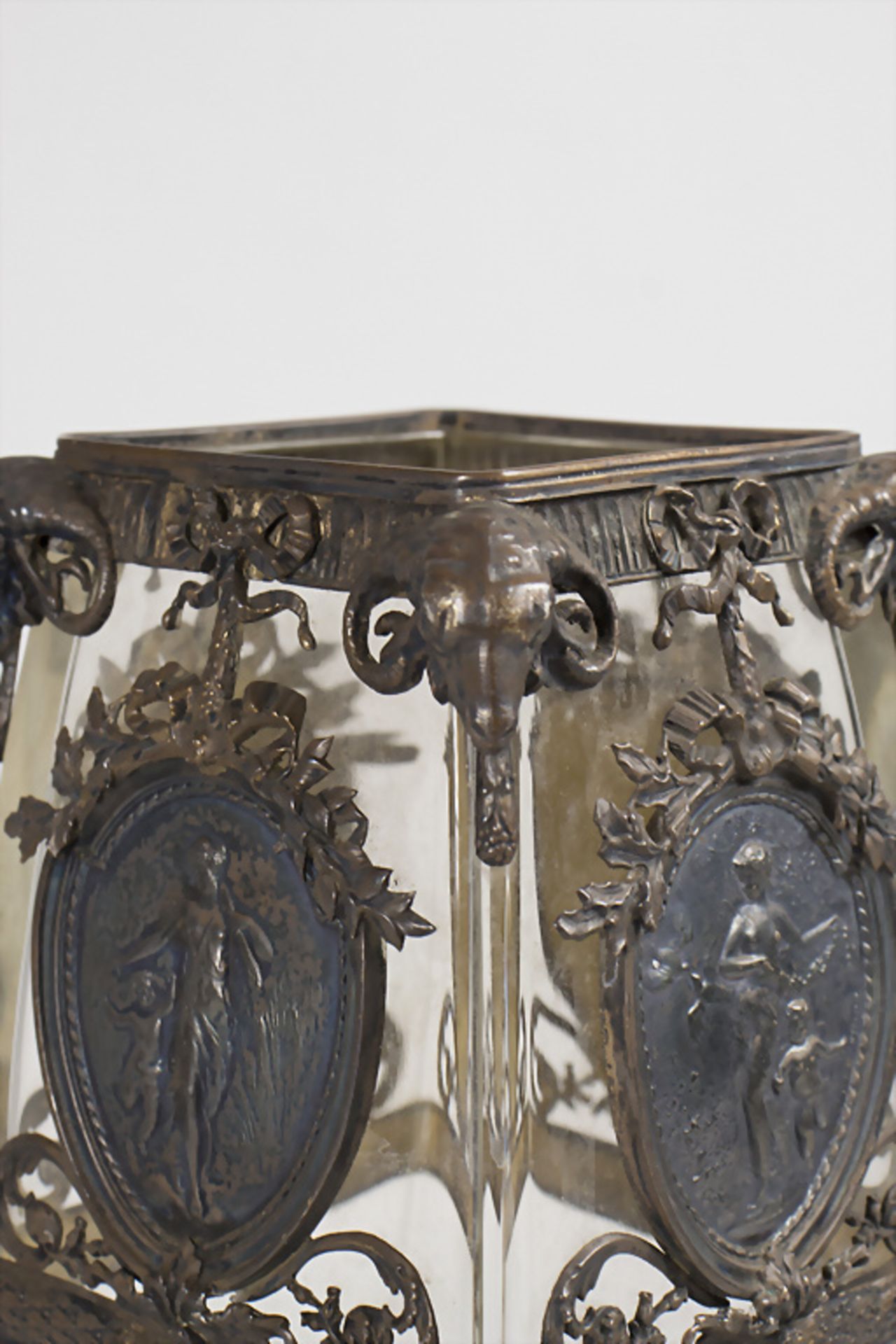Vase mit Bronze und Silbermontur 'Die vier Jahreszeiten' / A crystal glass vase with bronze ... - Bild 7 aus 11