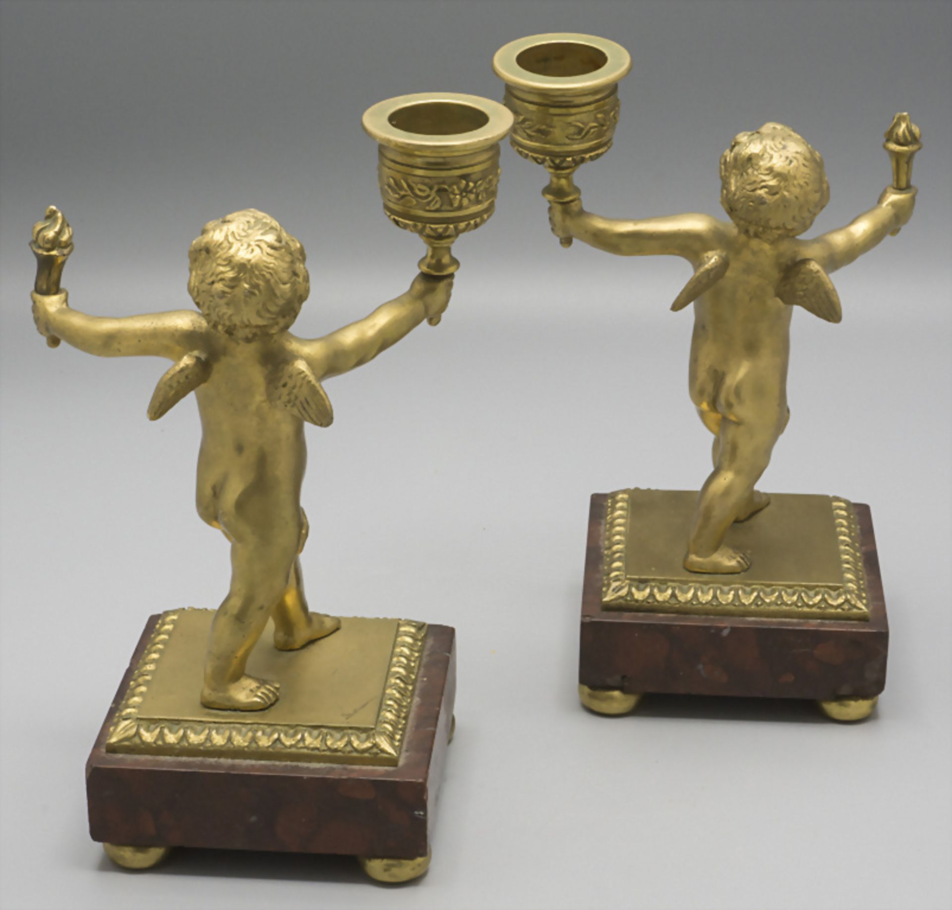 Paar figürliche Bronzeleuchter / A pair of figural candle holders, Frankreich, 19. Jh. - Bild 2 aus 2