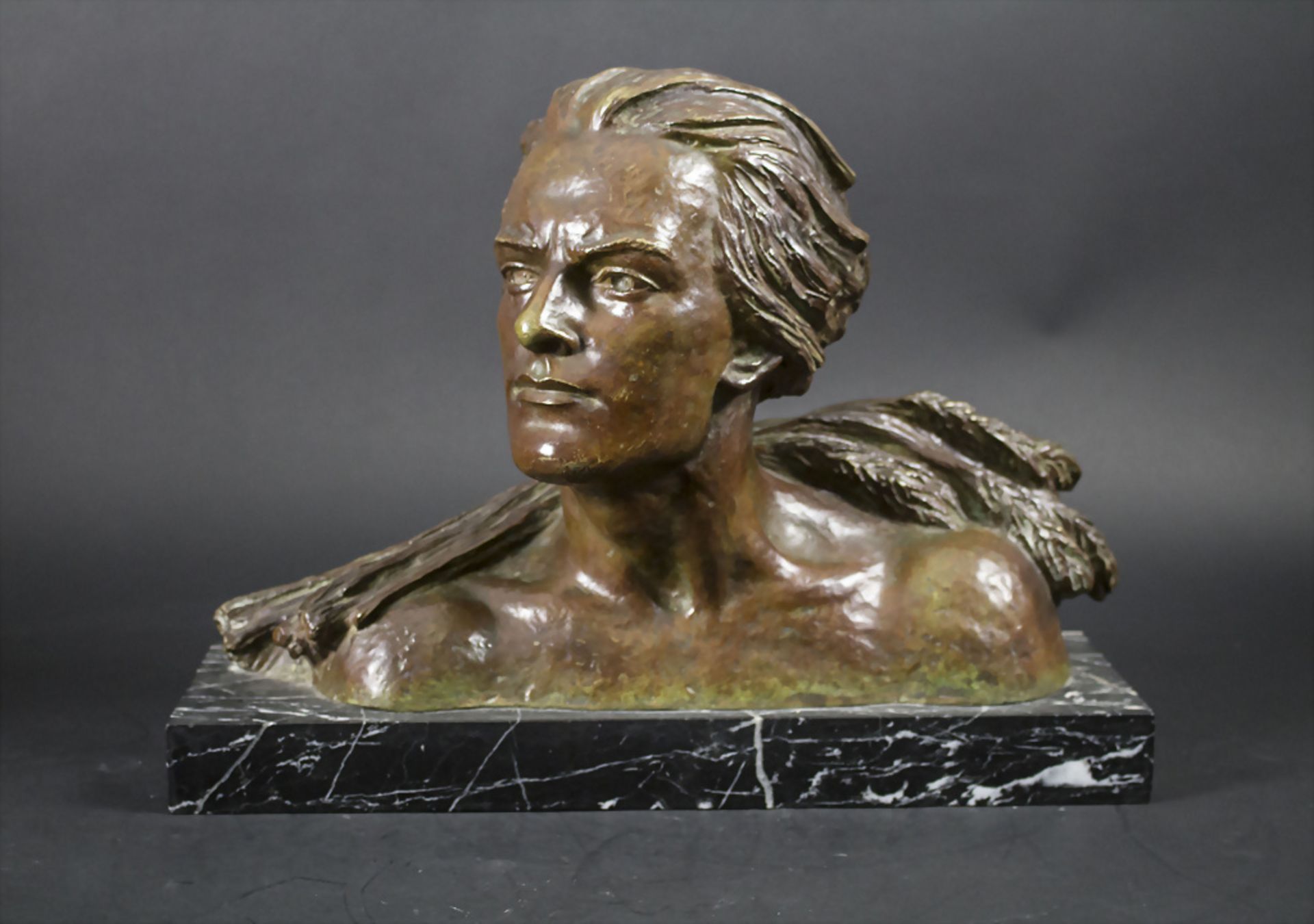 Alexandre Ouline (act. 1918-1940), Art Déco Bronzebüste / An Art Deco bronze bust, Belgien, um 1930 - Image 2 of 7
