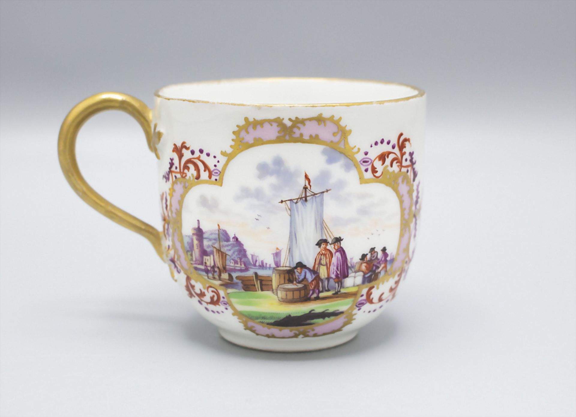 Tasse und Untertasse mit Kauffahrtei-Szenen / A cup and saucer with harbor scenes, Meissen, ... - Bild 10 aus 13