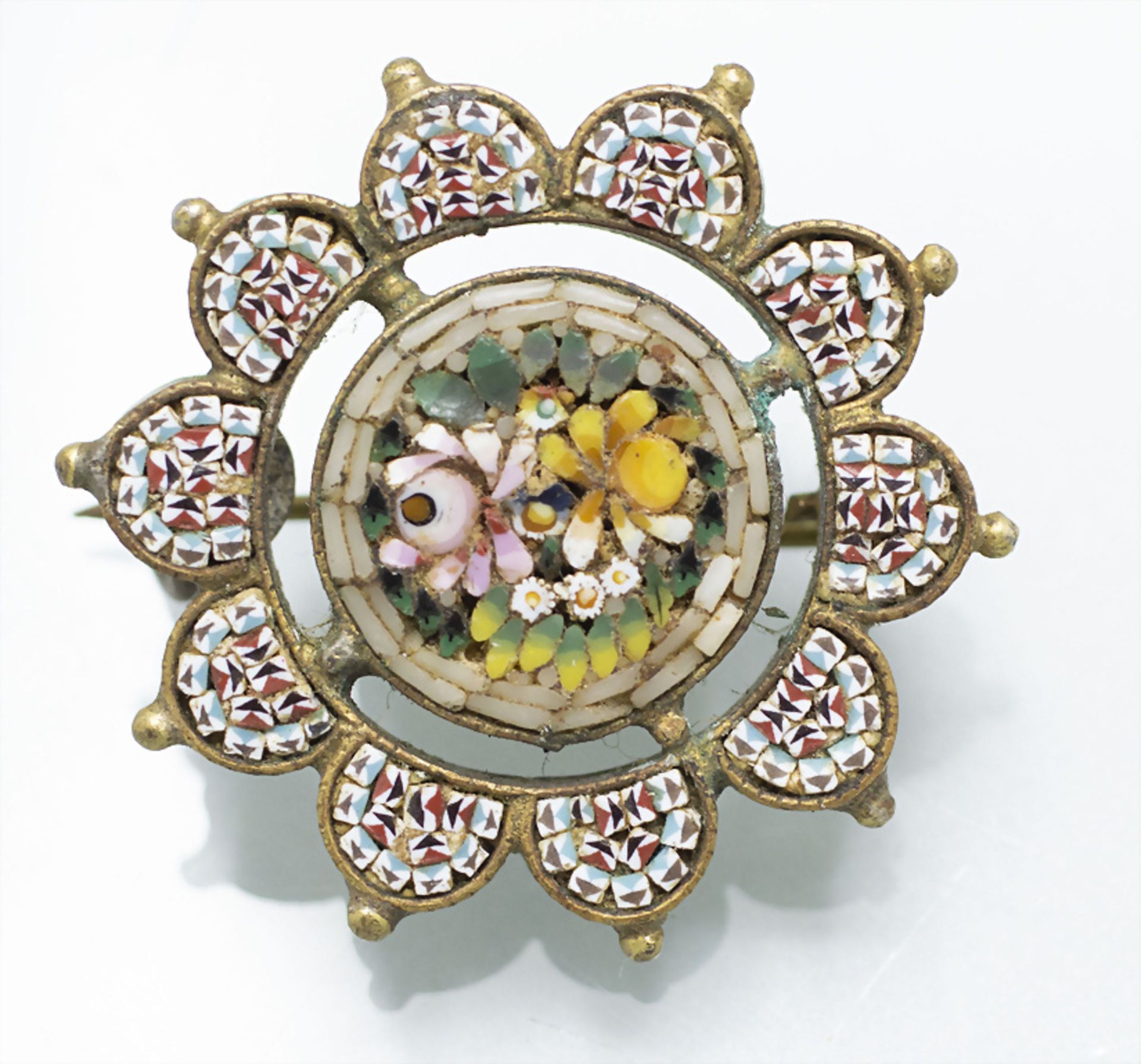 Mikromosaik-Brosche / A micro mosaic brooch with flowers, Italien, Ende 19. Jh.