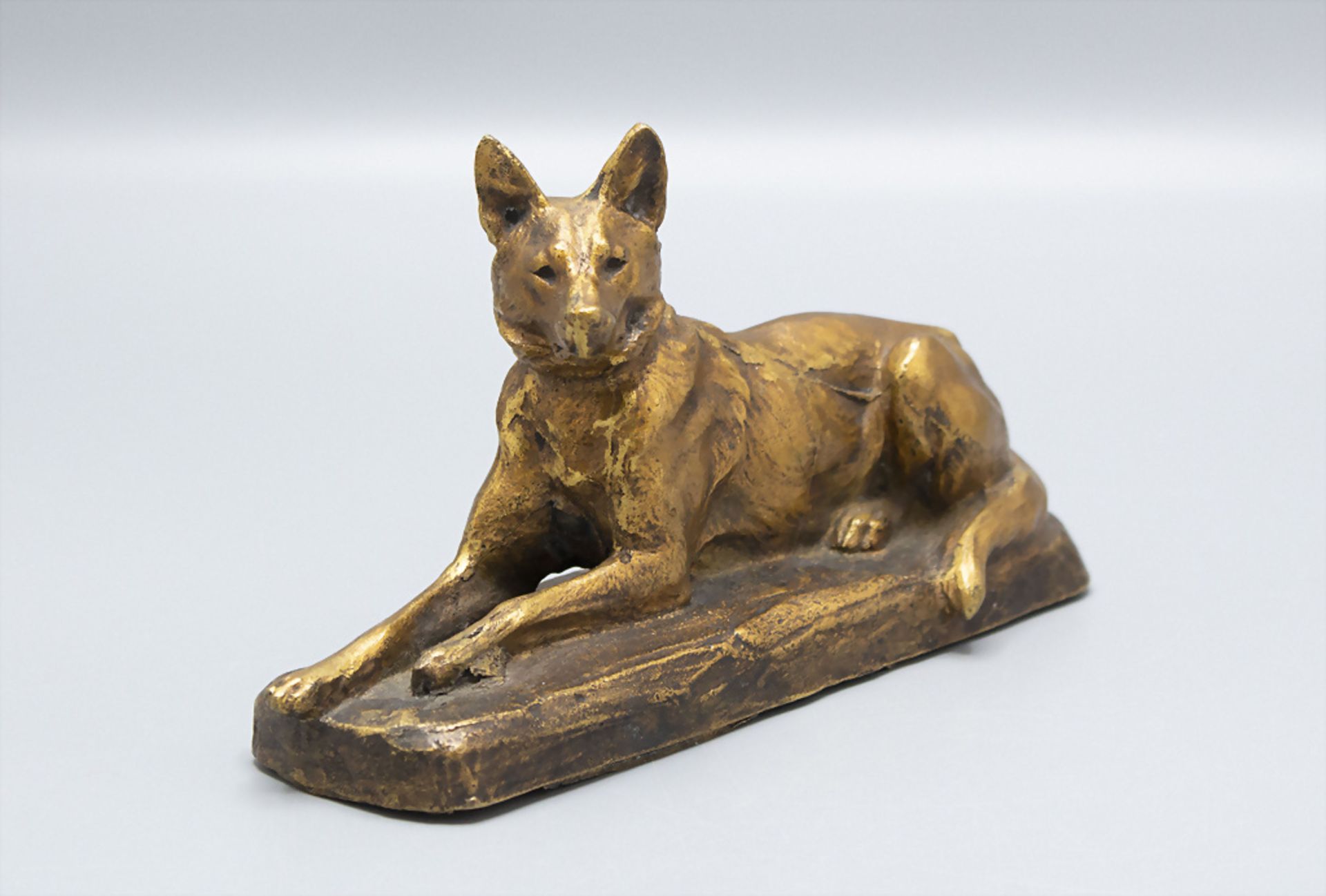 Bronze Tierskulptur 'liegender Schäferhund' / A bronze sculpture of a recumbent Alsatian, ... - Image 2 of 5
