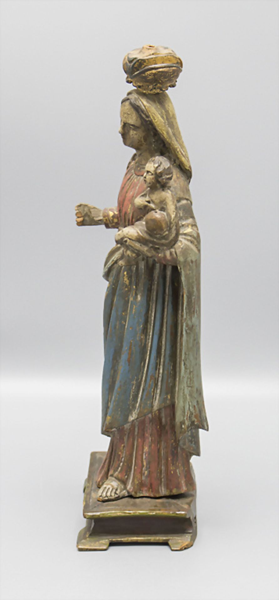 Holzskulptur einer Madonna mit Kind / A wooden sculpture of mother Mary with child, 18. Jh. - Image 5 of 6