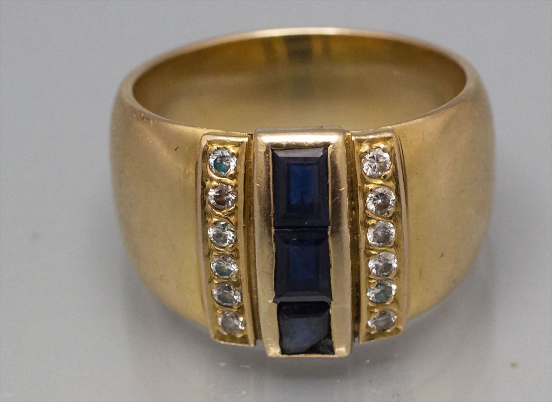 Damenring mit Saphiren und Brillanten / A ladies 18 ct gold ring with diamonds and sapphires