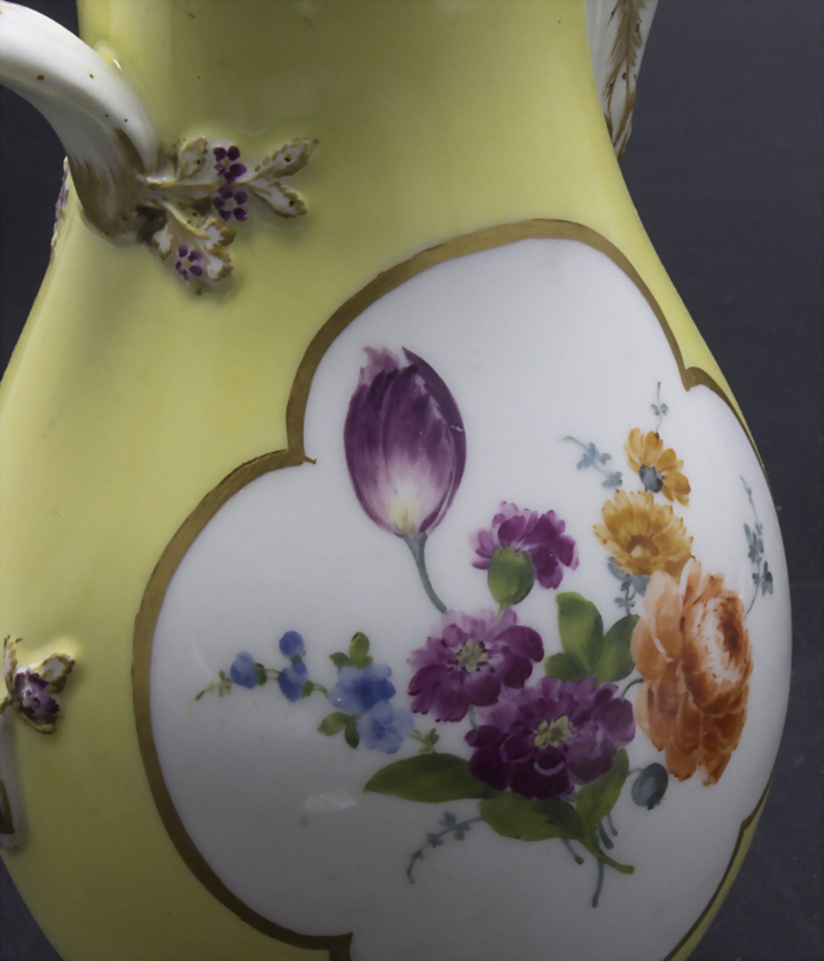 Kanne mit Blumenbouquets / A pot with flower bouquets, Meissen, Punktzeit, 1763-1773 - Image 9 of 10