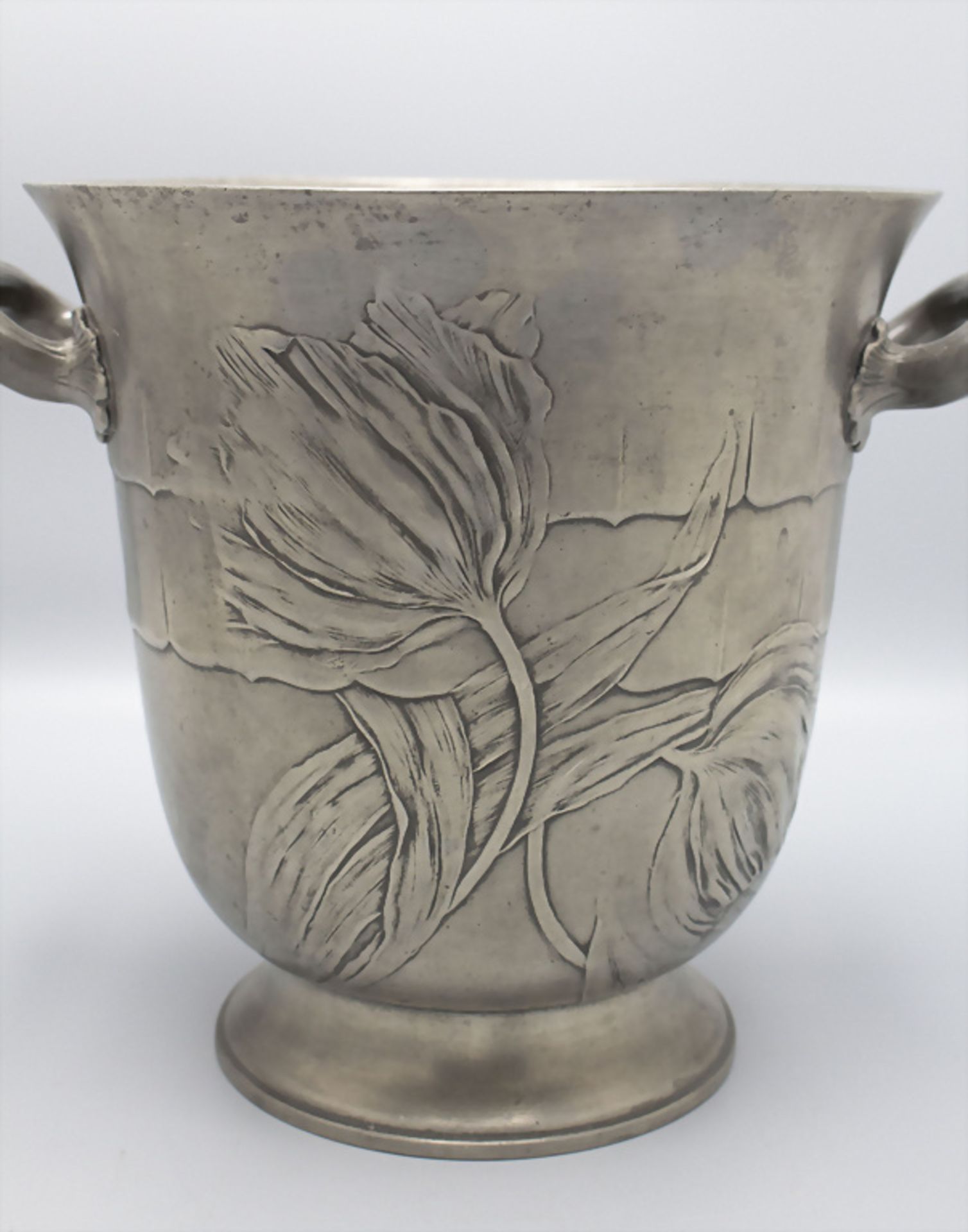 Jugendstil Sekt-/Weinkühler mit Tulpen / An Art Nouveau champagne/ wine cooler with tulips, ... - Image 5 of 5