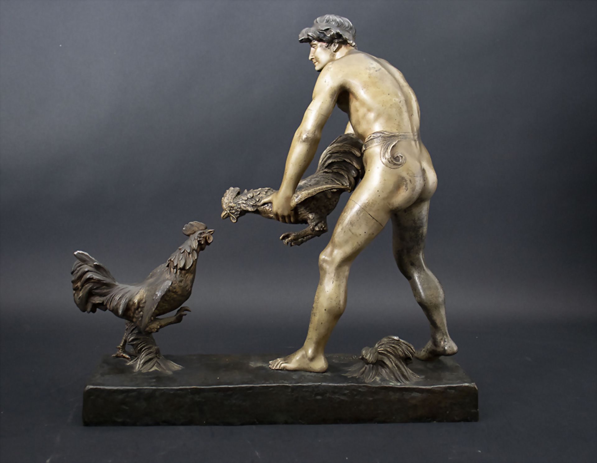Henry FUGÈRE (1872-1944), Figurengruppe eines Jünglings, der seinen Hahn in den Kampf ... - Bild 6 aus 8