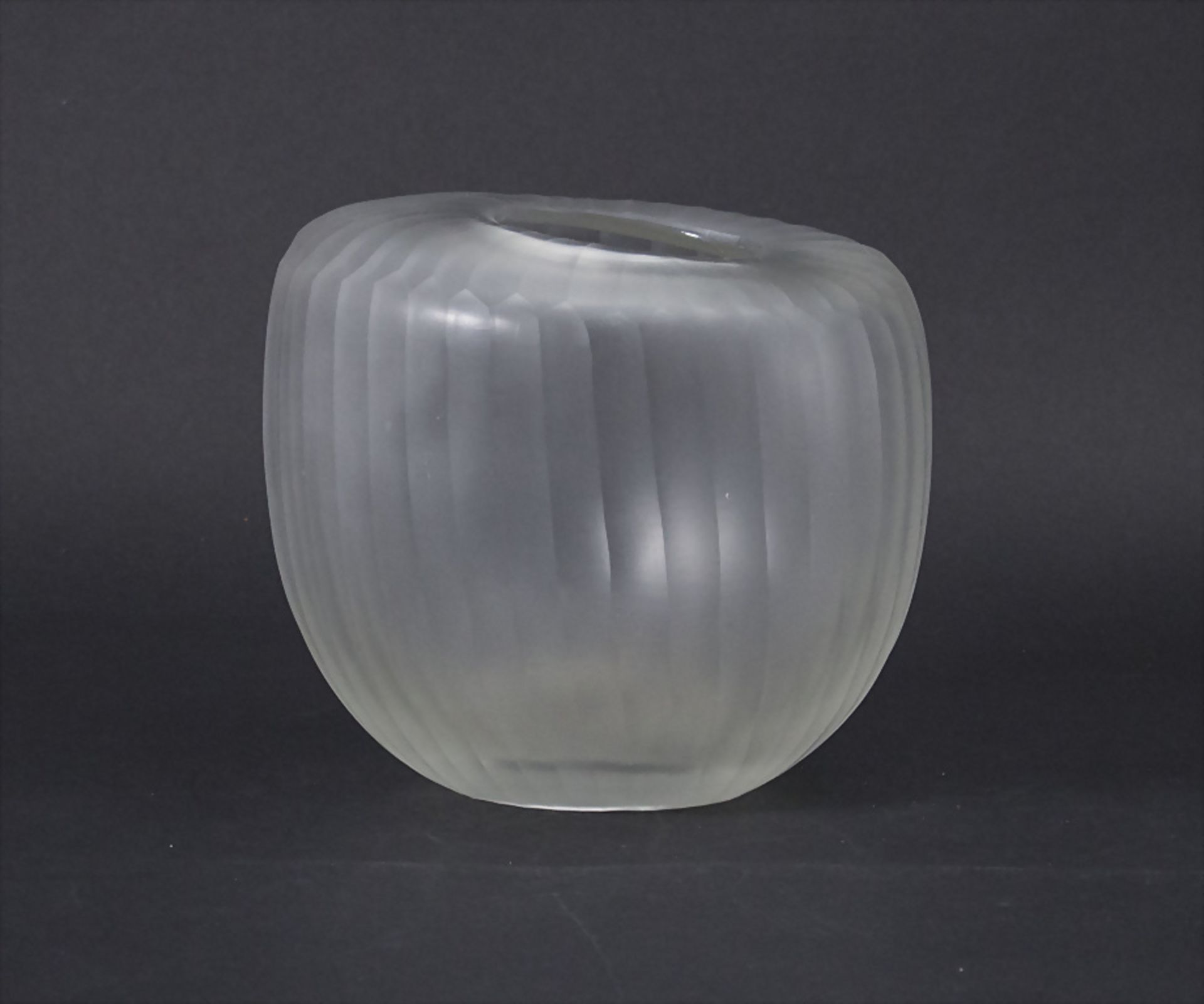 Art Déco Glasvase / An Art Deco glass vase, um 1920