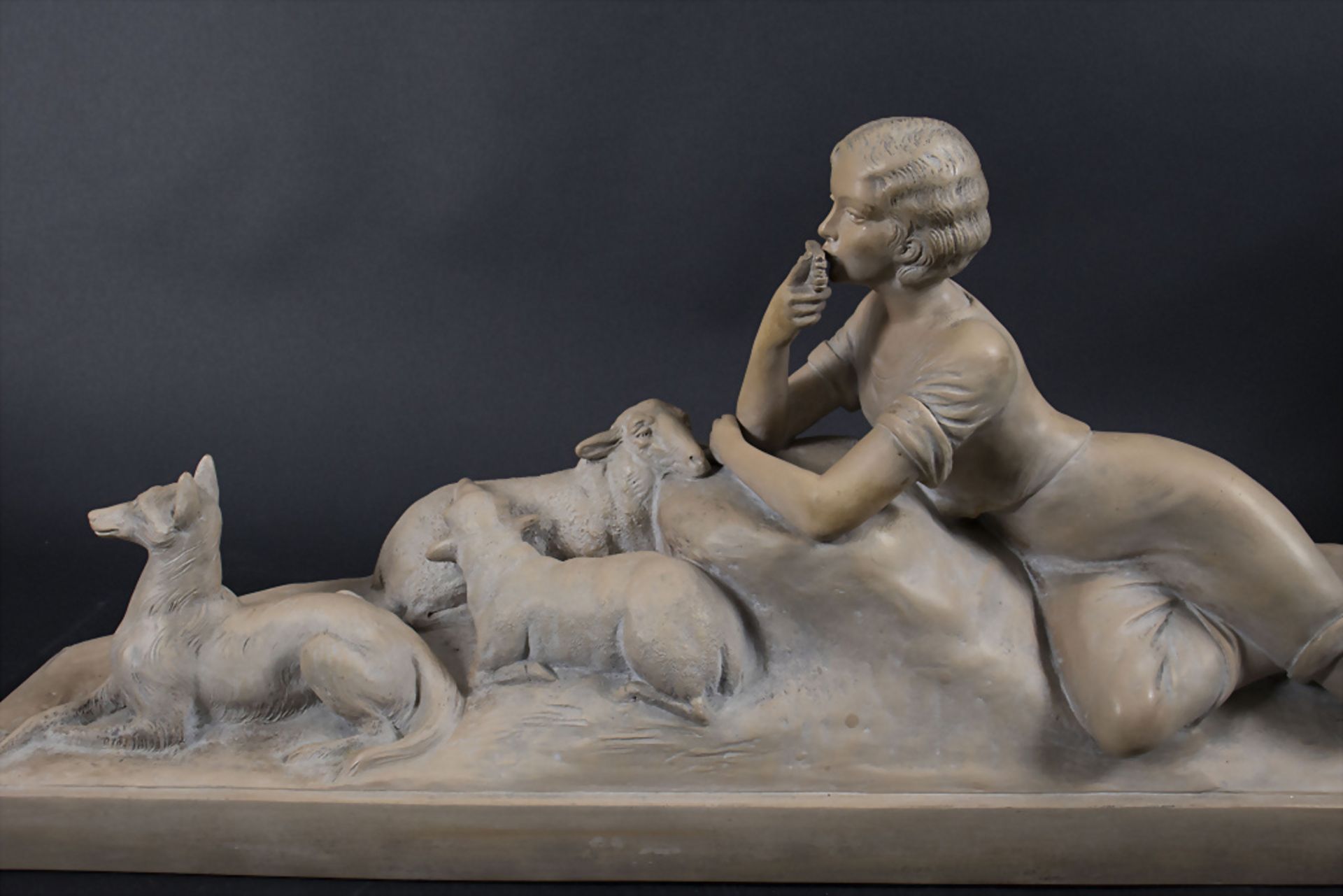 Terracottaskulptur 'Hirtin mit Panflöte, Schafen und Hund', Frankreich, um 1925 - Bild 2 aus 13