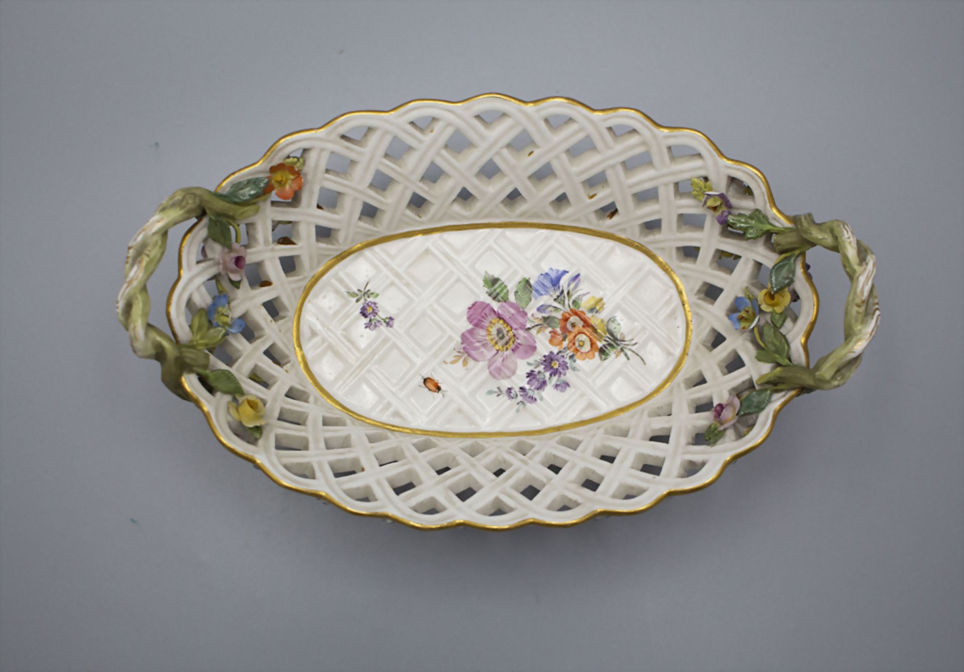 Zierschale mit aufgelegten Blüten / A decorative bowl with encrusted forget-me-not blossoms ... - Image 2 of 5
