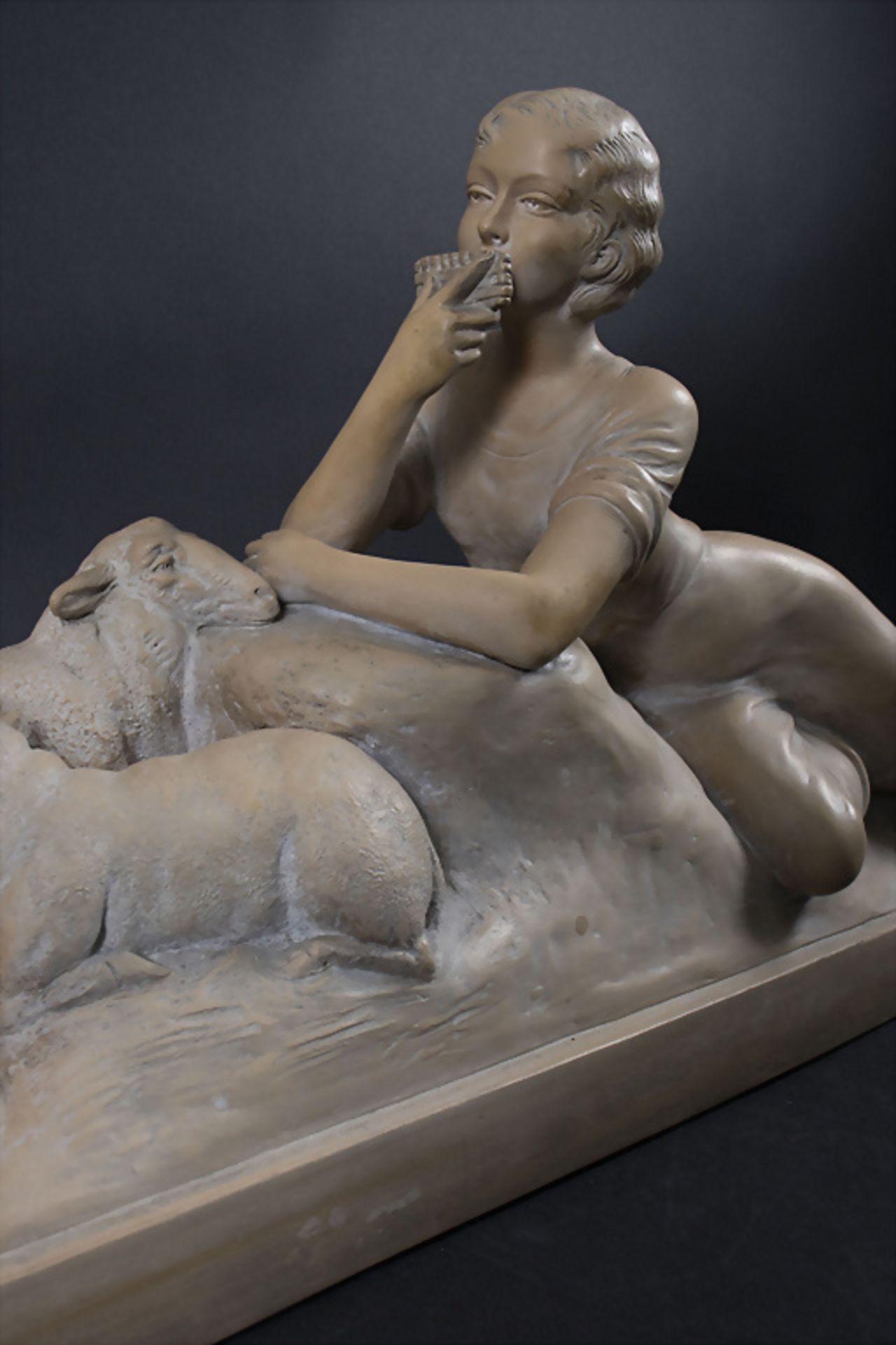 Terracottaskulptur 'Hirtin mit Panflöte, Schafen und Hund', Frankreich, um 1925 - Bild 3 aus 13