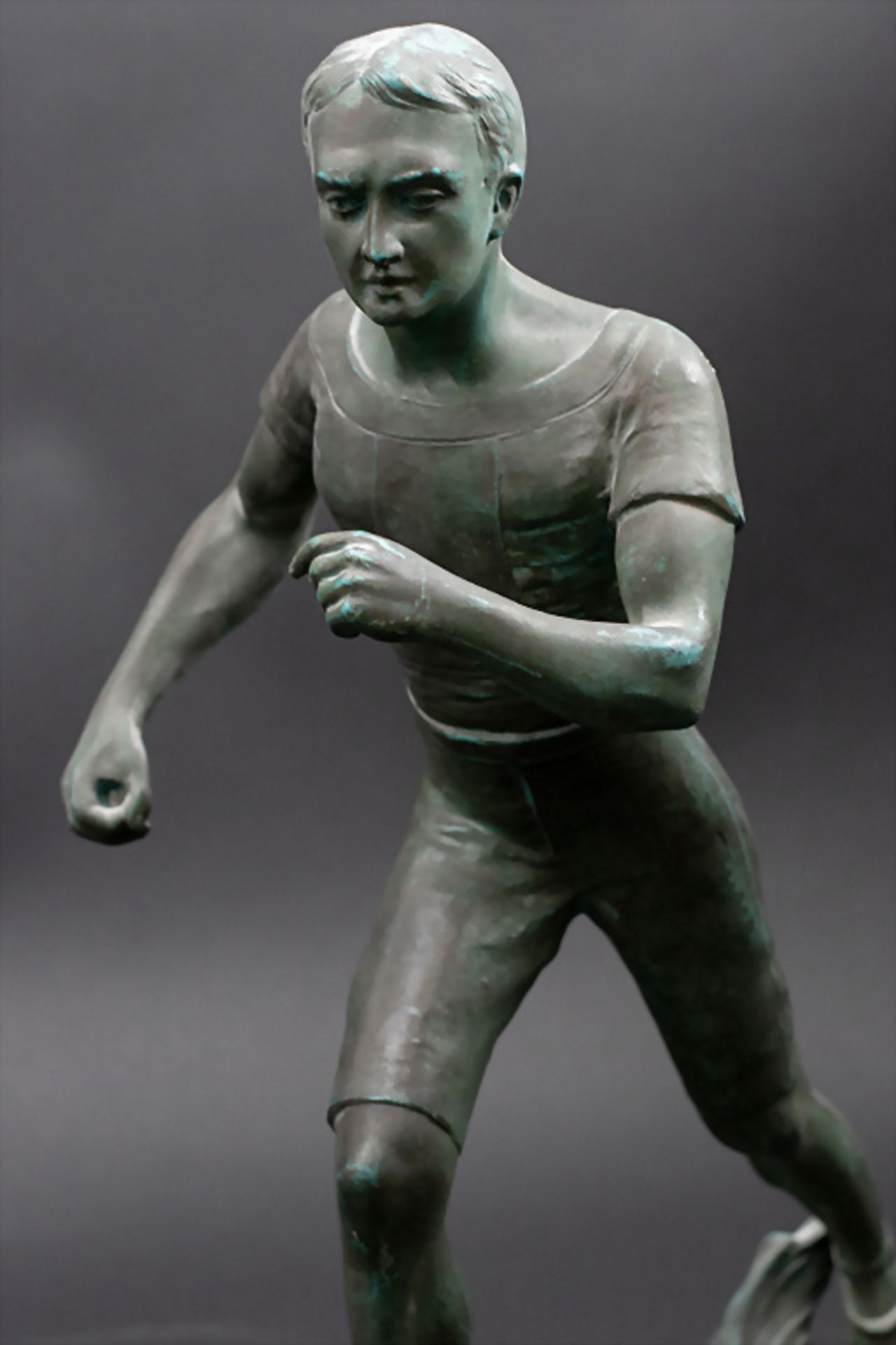 Sportlerfigur 'Läufer' / A sportsman figure of a runner, Frankreich, um 1920 - Bild 2 aus 8