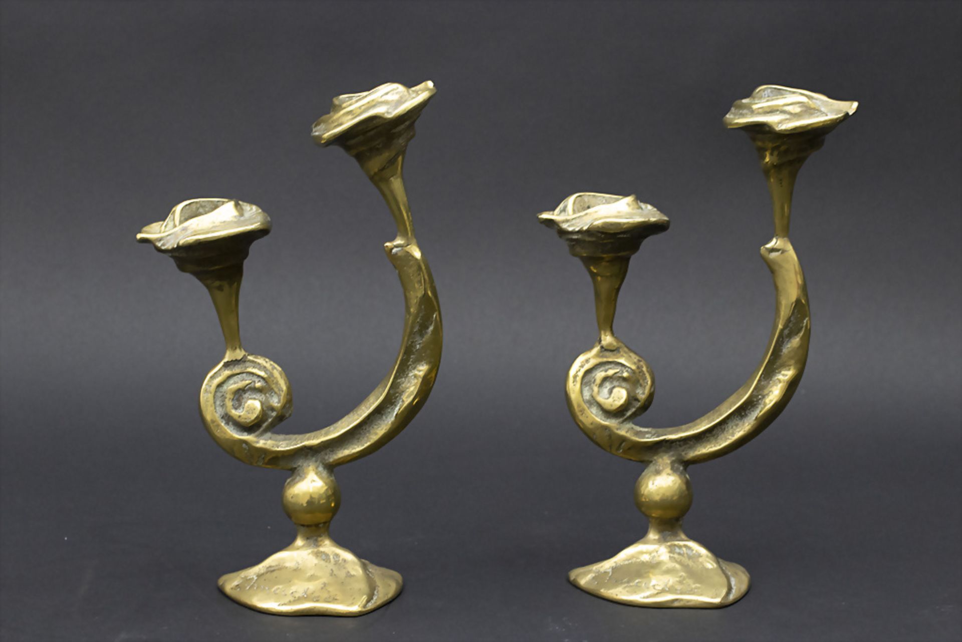 Paar 2-armige Kerzenleuchter / A pair of cast brass candlesticks, Kurt Jesch, Bleiburg, 1960er ...