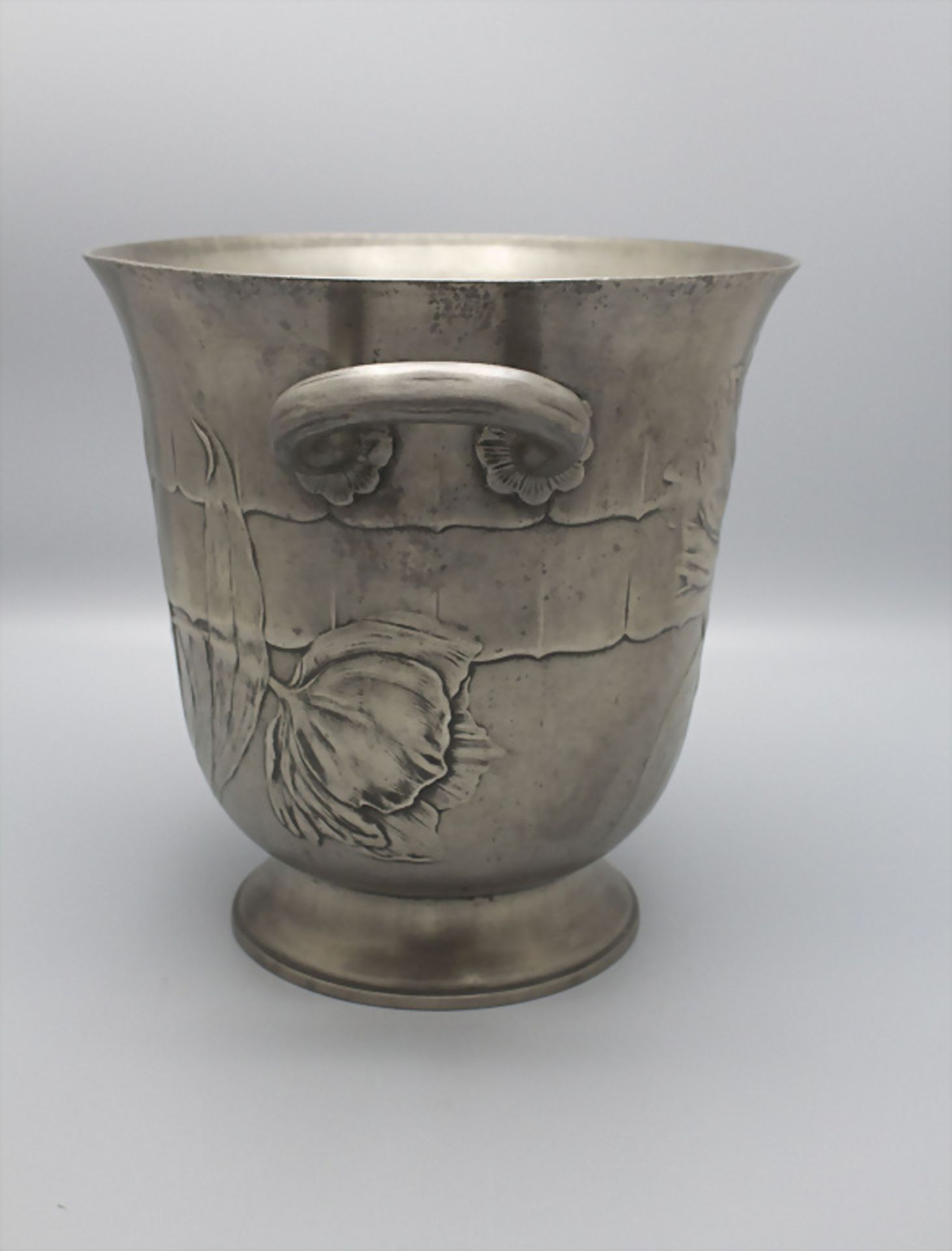 Jugendstil Sekt-/Weinkühler mit Tulpen / An Art Nouveau champagne/ wine cooler with tulips, ... - Image 2 of 5