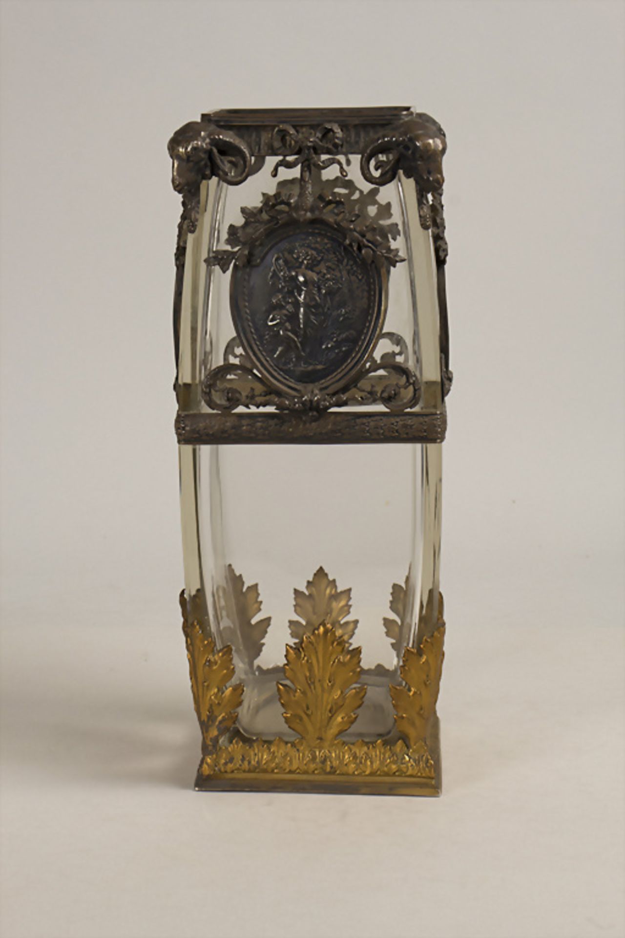 Vase mit Bronze und Silbermontur 'Die vier Jahreszeiten' / A crystal glass vase with bronze ...