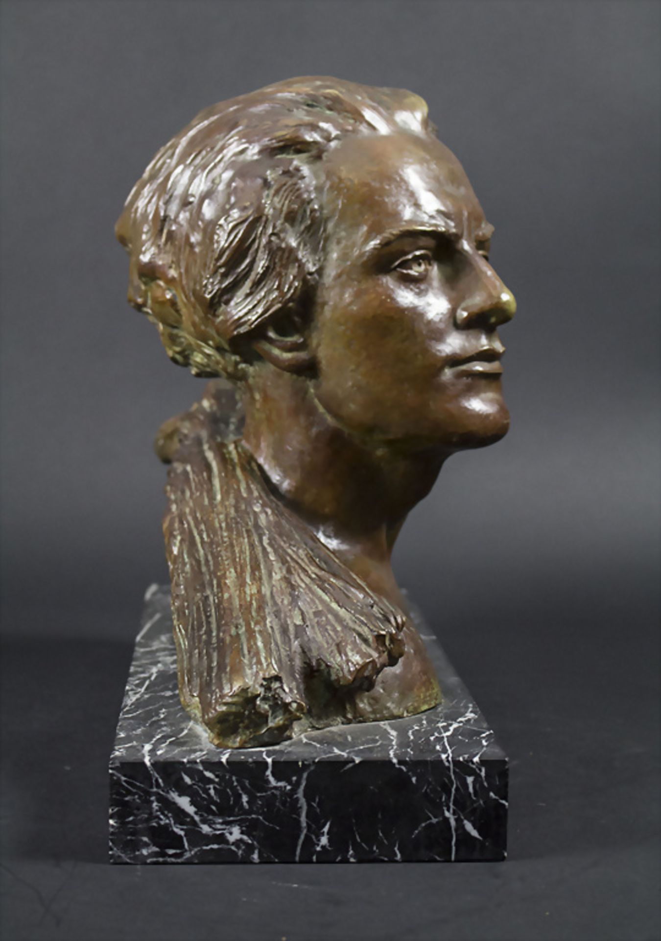 Alexandre Ouline (act. 1918-1940), Art Déco Bronzebüste / An Art Deco bronze bust, Belgien, um 1930 - Image 6 of 7