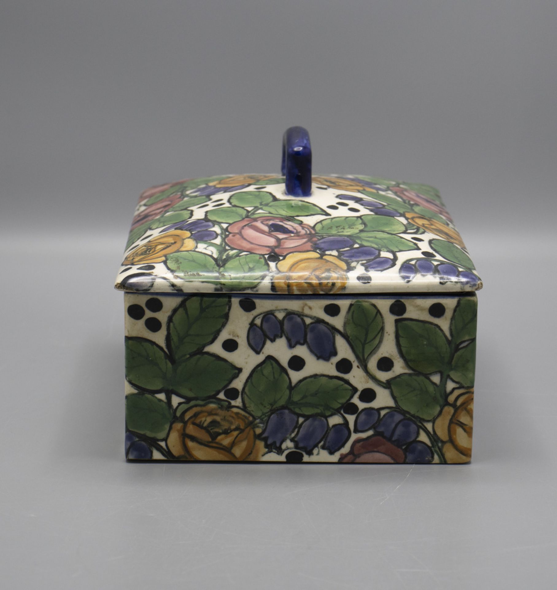 Keramik Deckeldose / A ceramic lidded box, um 1900 - Bild 2 aus 4