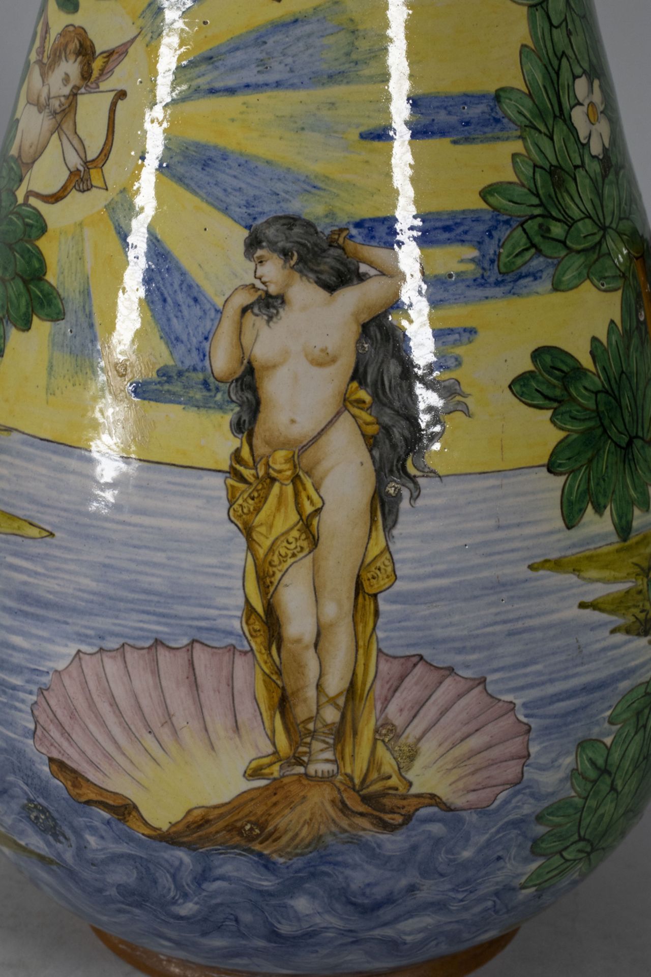 Majolika-Henkelvase im Urbino Renaissance-Stil / A majolica handled vase with Venus, wohl ... - Bild 2 aus 11