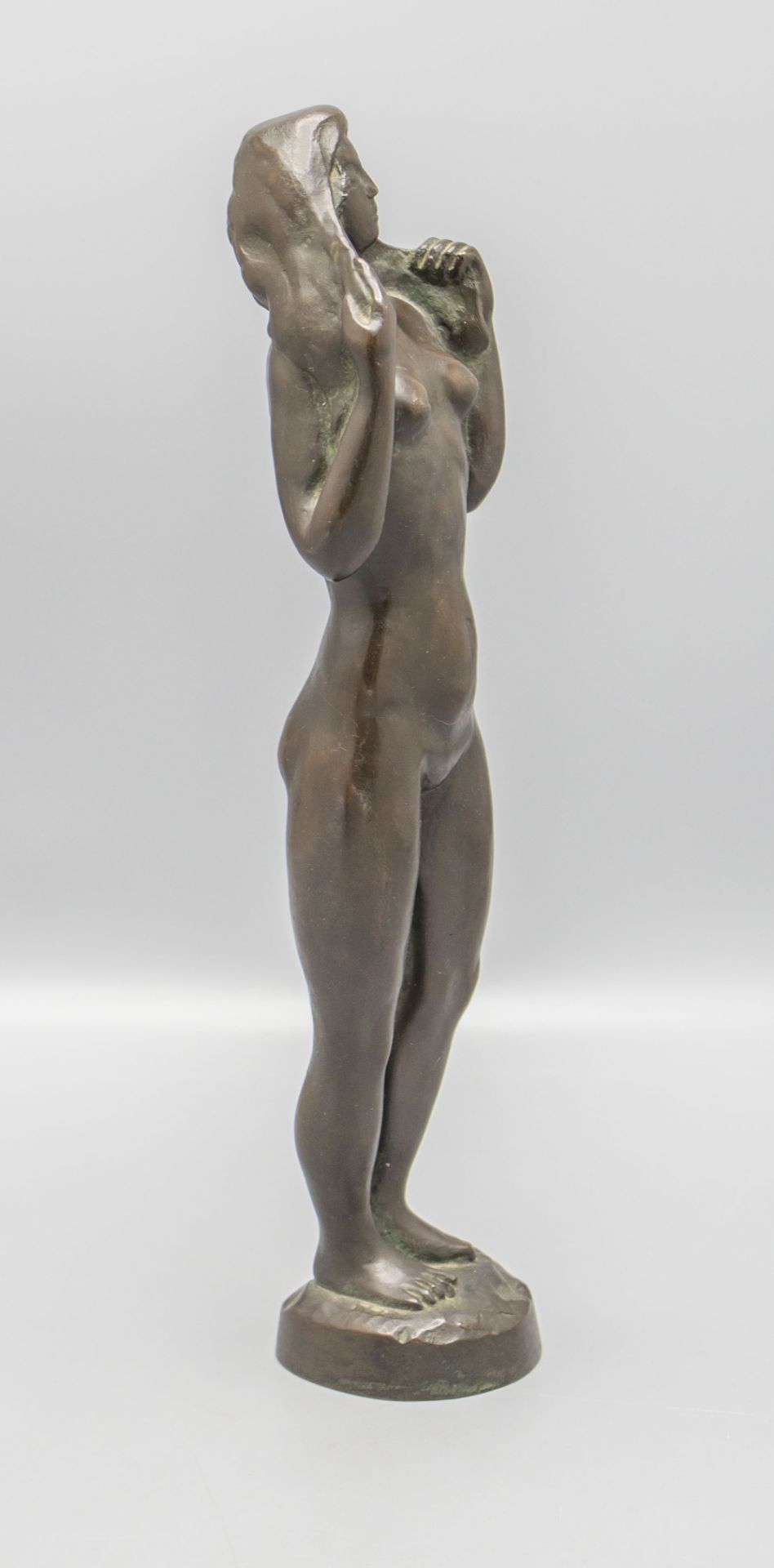 Erich Kuhn (1890 Berlin - 1967 Höchst), Bronzeskulptur 'Weiblicher Akt' / A bronze sculpture ... - Image 5 of 6