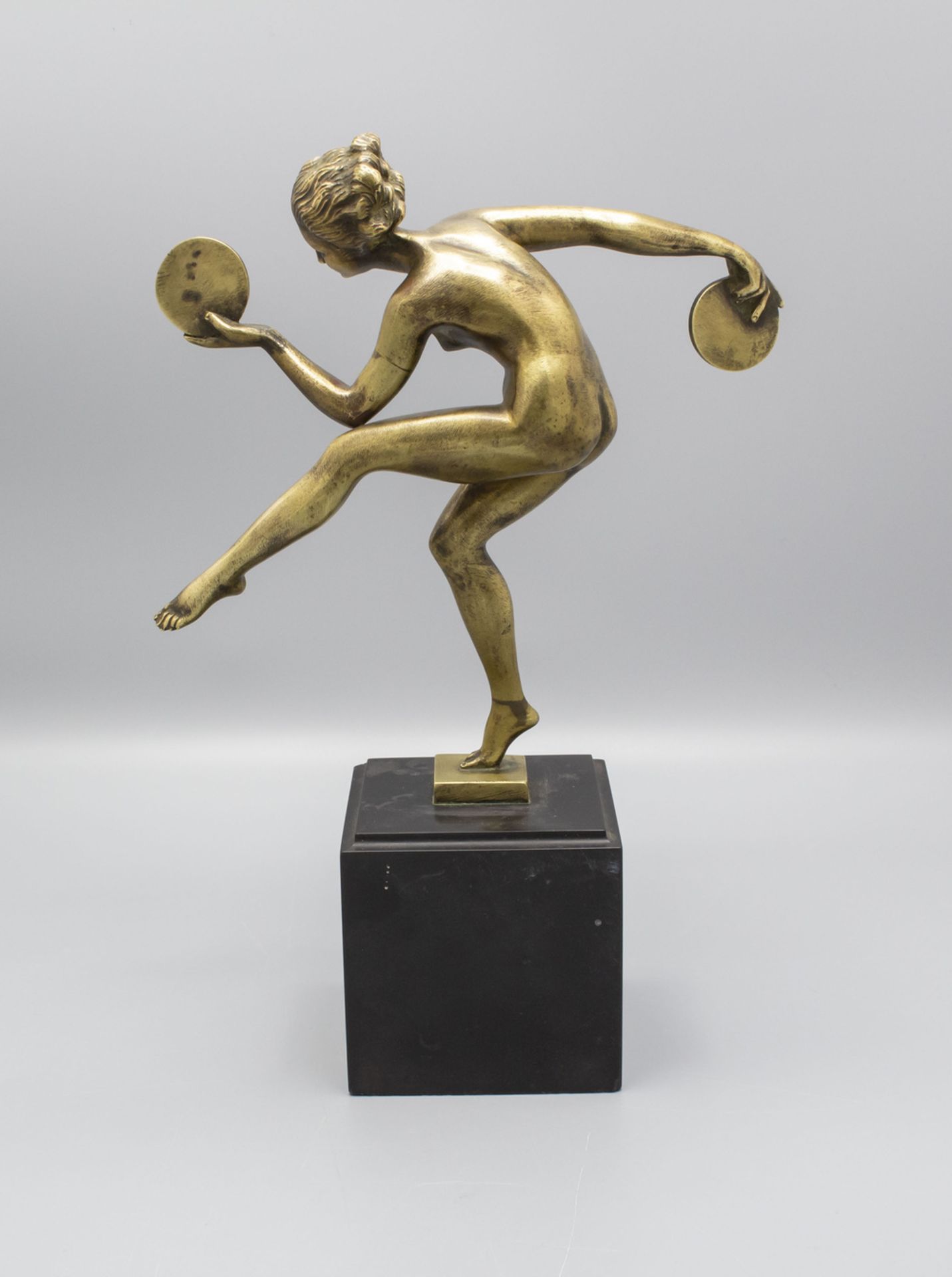 Art Déco Bronze 'Scheibentänzerin' / An Art Deco bronze 'Disc dancer', nach 1925 - Bild 4 aus 7