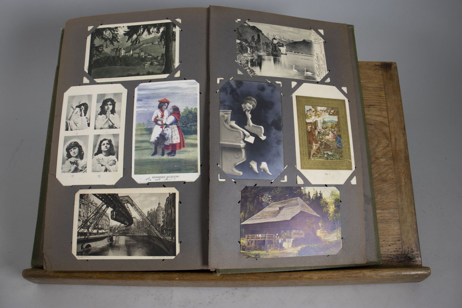 Album Postkarten und Ansichtskarten / An album of postcards, um 1920 - Image 4 of 4