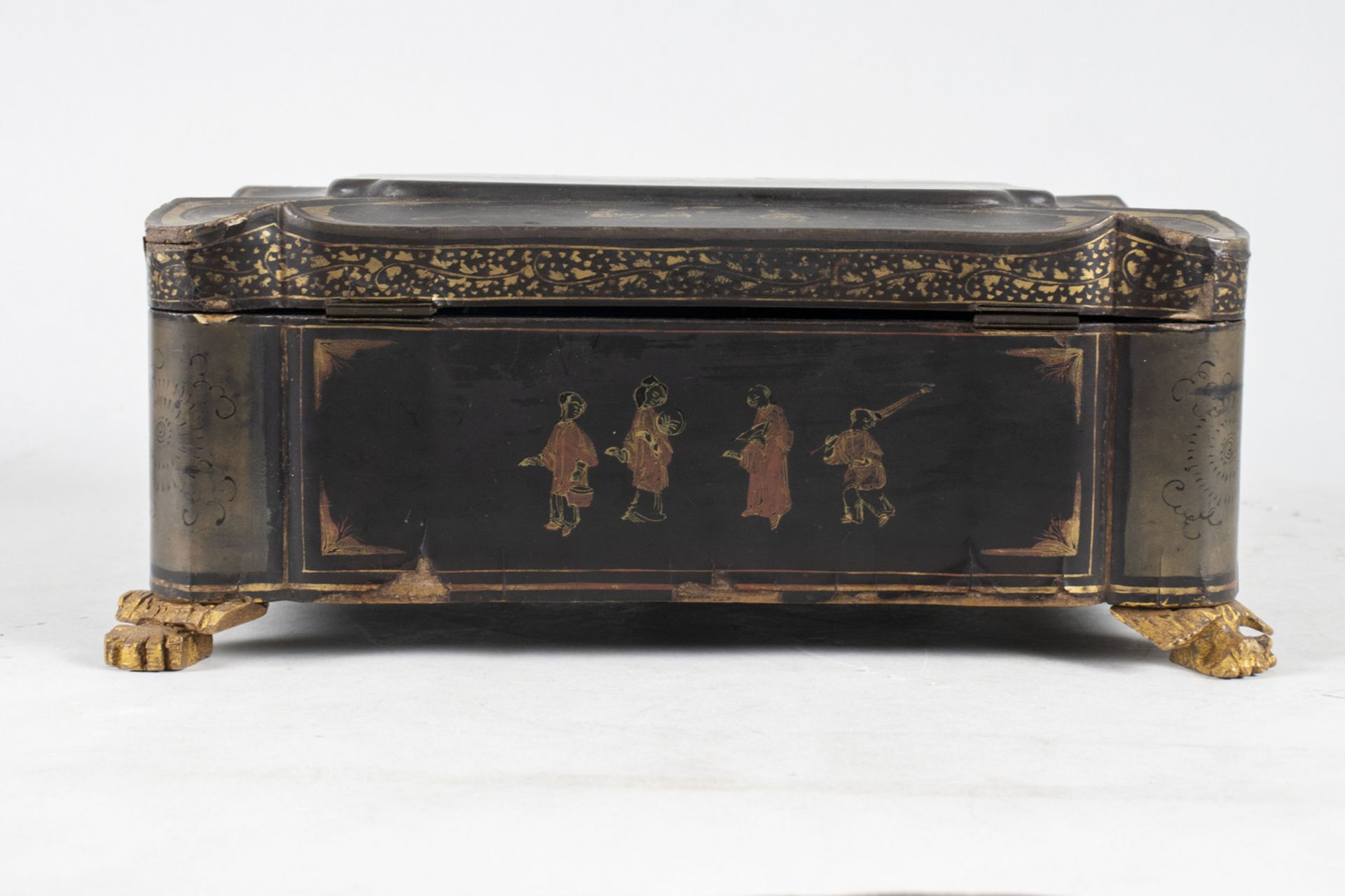 Schwarze Lackschatulle / A black laquer box, China, 19. Jh. - Bild 6 aus 10
