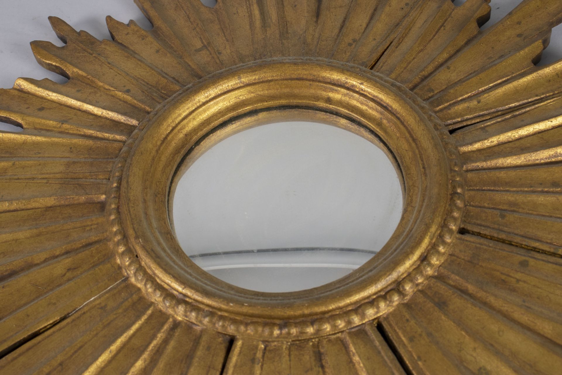 Großer Sonnenspiegel / A large French carved gilt wooden mirror, Frankreich, Ende 19. Jh. - Image 3 of 3